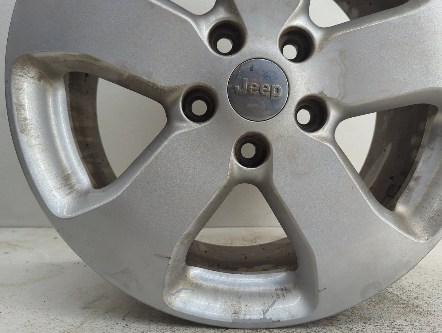 2011-2013 Jeep Grand Cherokee Oem Wheel Rim - Oemusedautoparts1.com