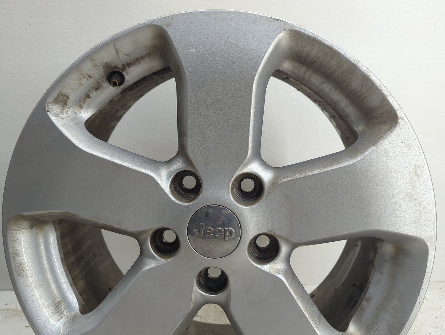 2011-2013 Jeep Grand Cherokee Oem Wheel Rim - Oemusedautoparts1.com