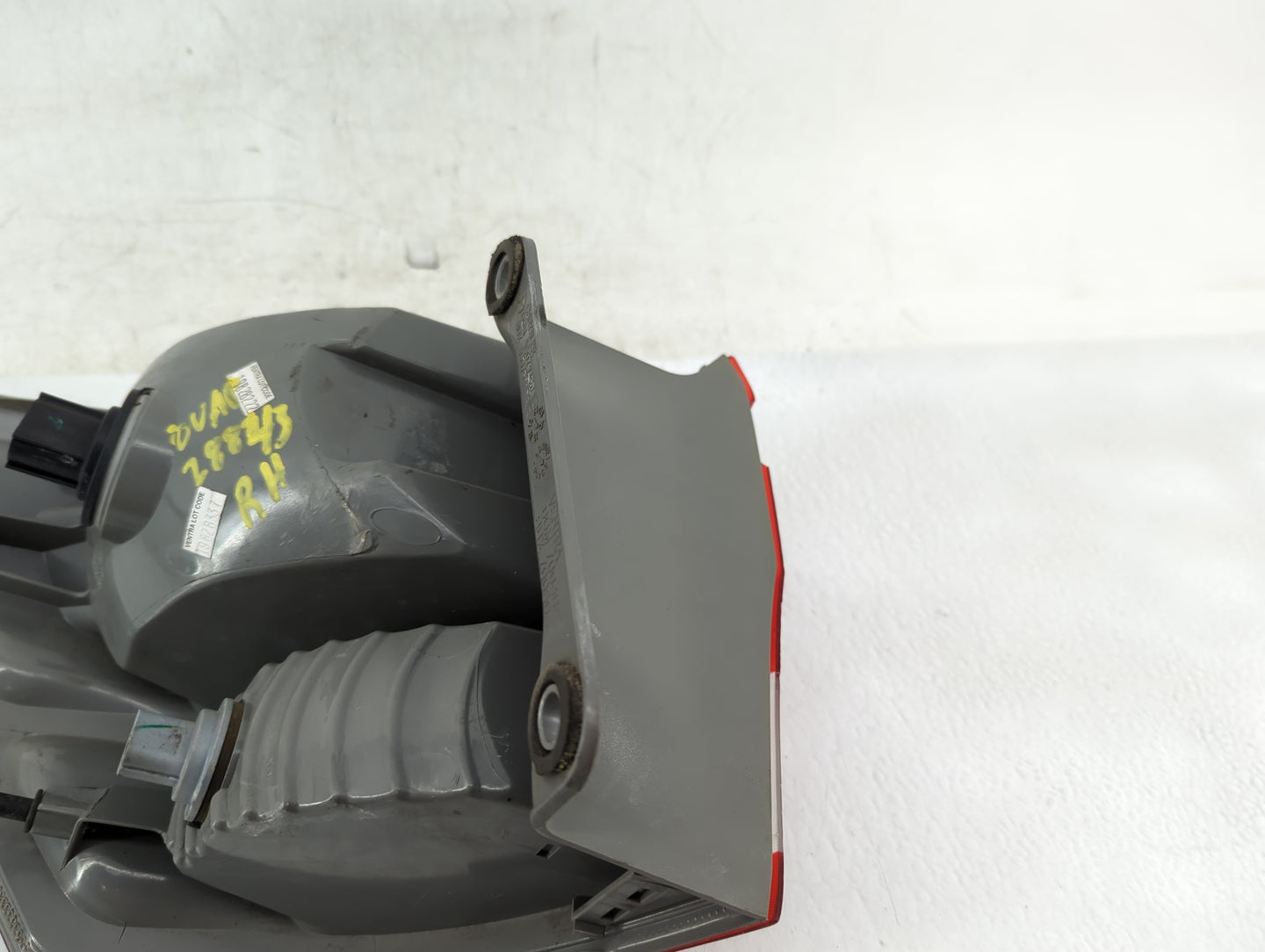 2013 Jeep Grand Cherokee Tail Light Assembly Passenger Right OEM Fits OEM Used Auto Parts - Oemusedautoparts1.com