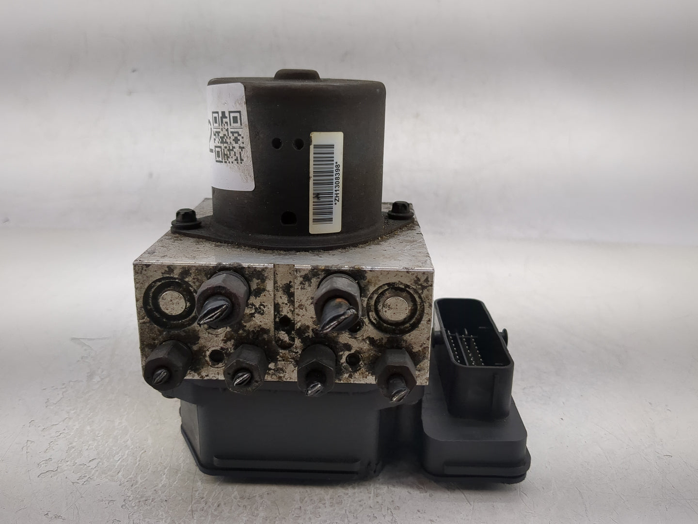 2013-2014 Jeep Grand Cherokee ABS Pump Control Module Replacement P/N:04779976AI Fits Fits 2013 2014 OEM Used Auto Parts - O