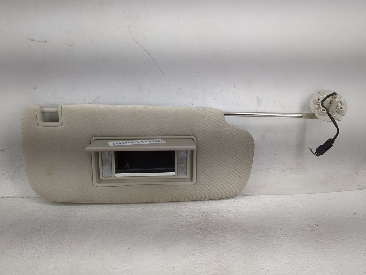 2011-2013 Jeep Grand Cherokee Sun Visor Shade Replacement Passenger Right Mirror Fits OEM Used Auto Parts - Oemusedautoparts