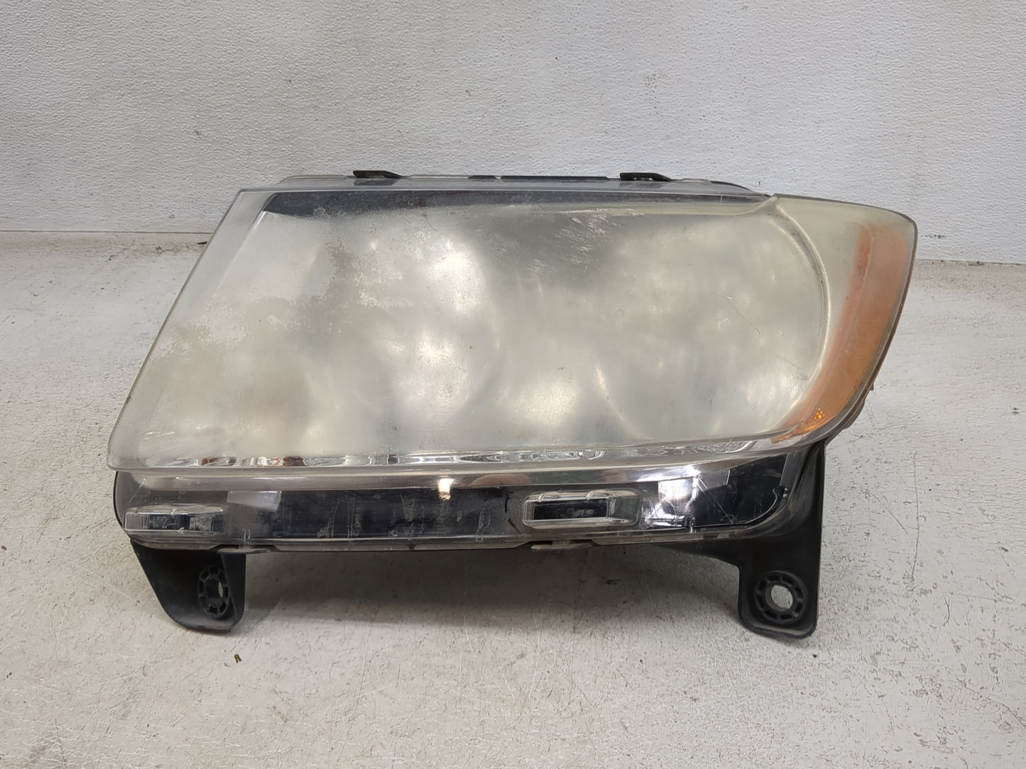 2011 Jeep Grand Cherokee Passenger Right Oem Head Light Headlight Lamp 1464835 - Oemusedautoparts1.com