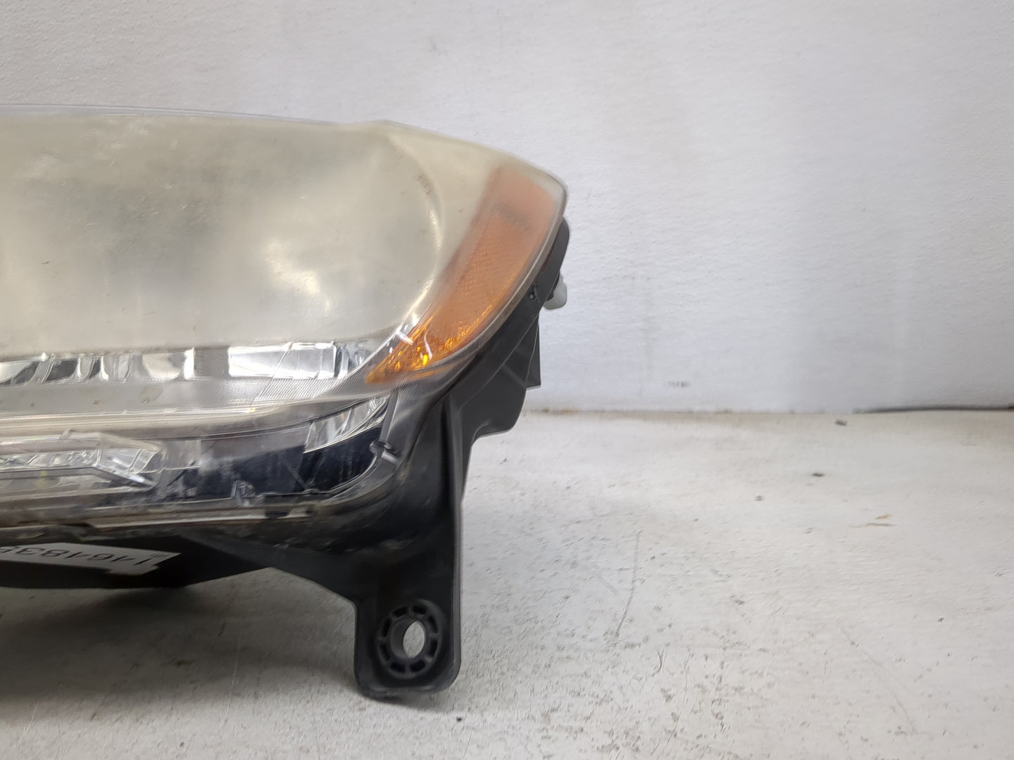 2011 Jeep Grand Cherokee Passenger Right Oem Head Light Headlight Lamp 1464835 - Oemusedautoparts1.com