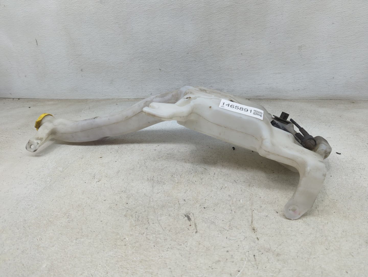 2011 Jeep Grand Cherokee Windshield Washer Fluid Reservoir Bottle Oem 1465891 - Oemusedautoparts1.com