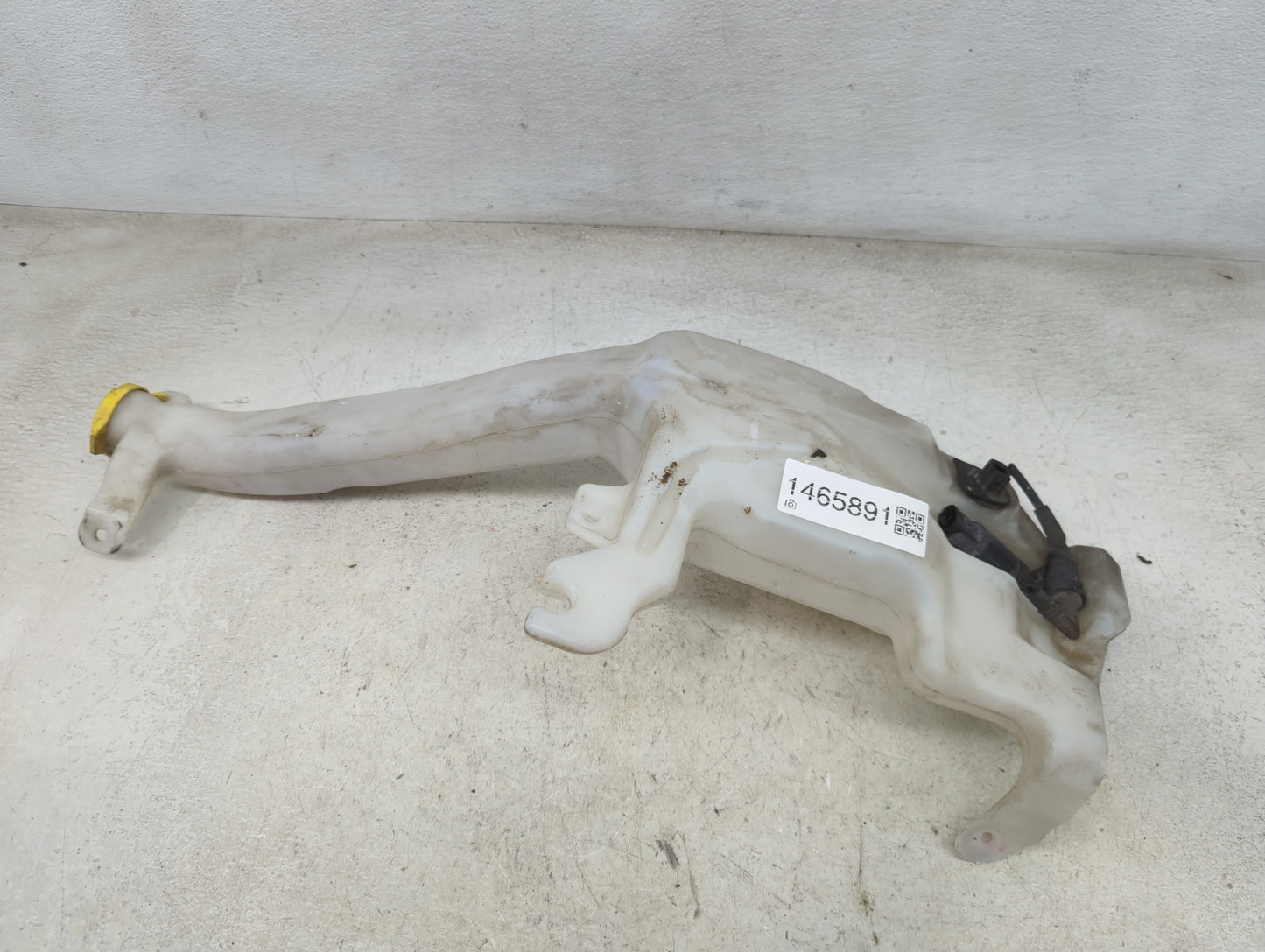 2011 Jeep Grand Cherokee Windshield Washer Fluid Reservoir Bottle Oem 1465891 - Oemusedautoparts1.com