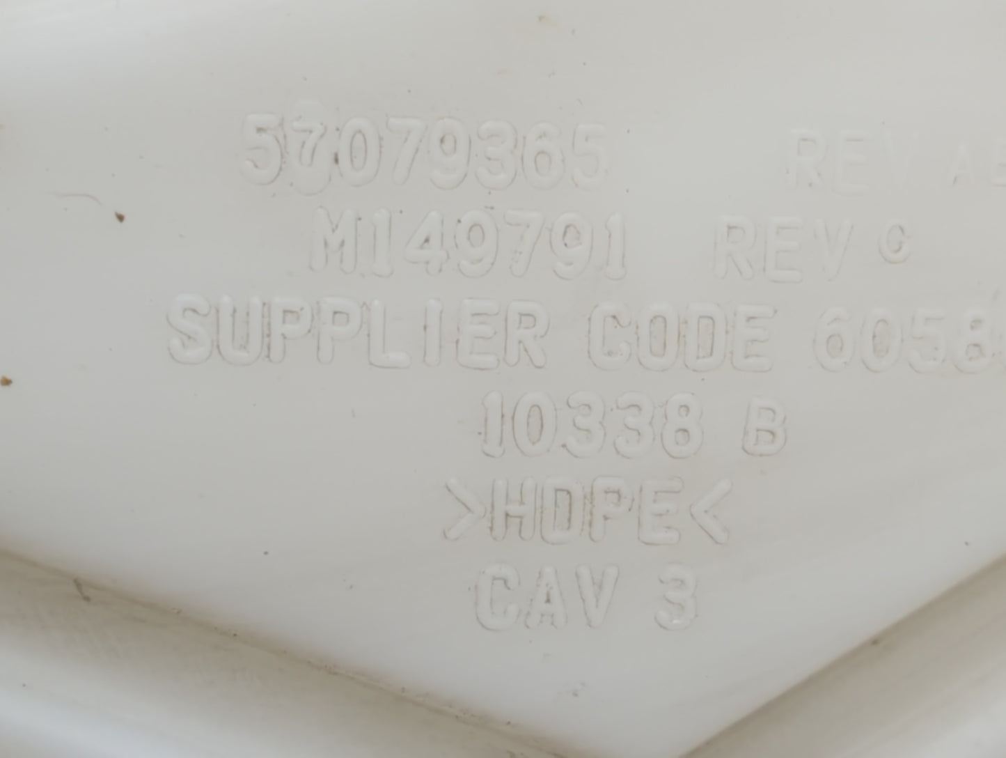 2011 Jeep Grand Cherokee Windshield Washer Fluid Reservoir Bottle Oem 1465891 - Oemusedautoparts1.com