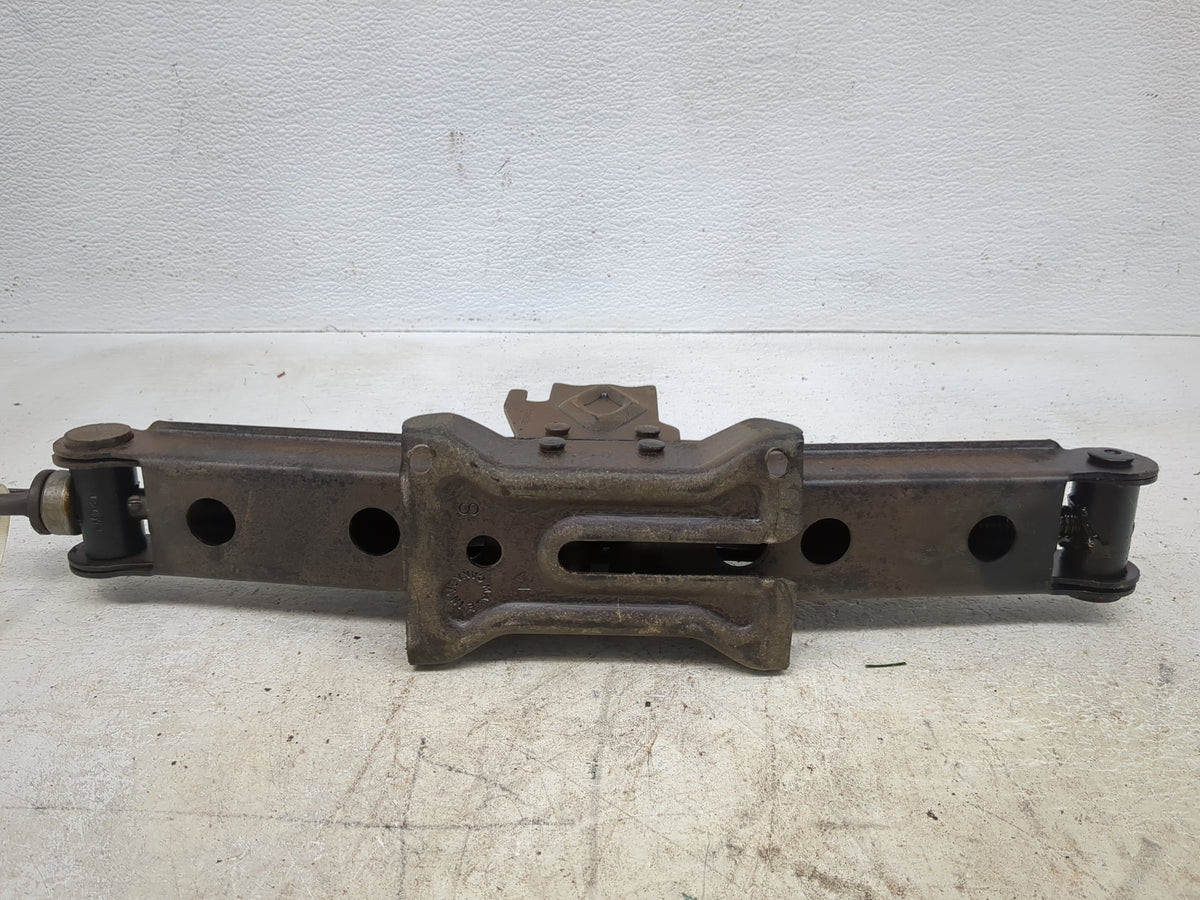 2013 Jeep Grand Cherokee Spare Scissor Car Jack 1512374 - Oemusedautoparts1.com