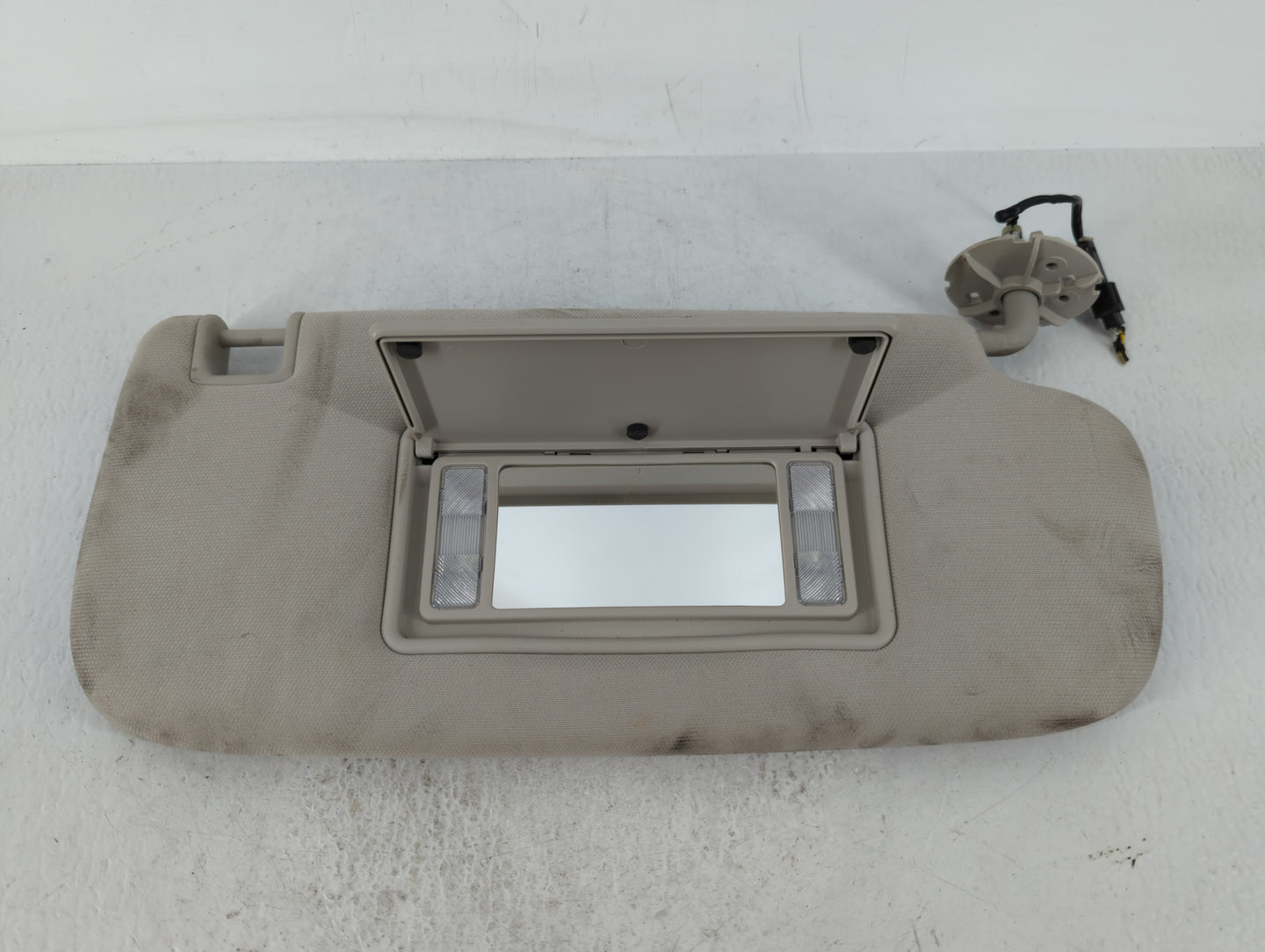2011-2013 Jeep Grand Cherokee Sun Visor Shade Replacement Passenger Right Mirror Fits OEM Used Auto Parts - Oemusedautoparts