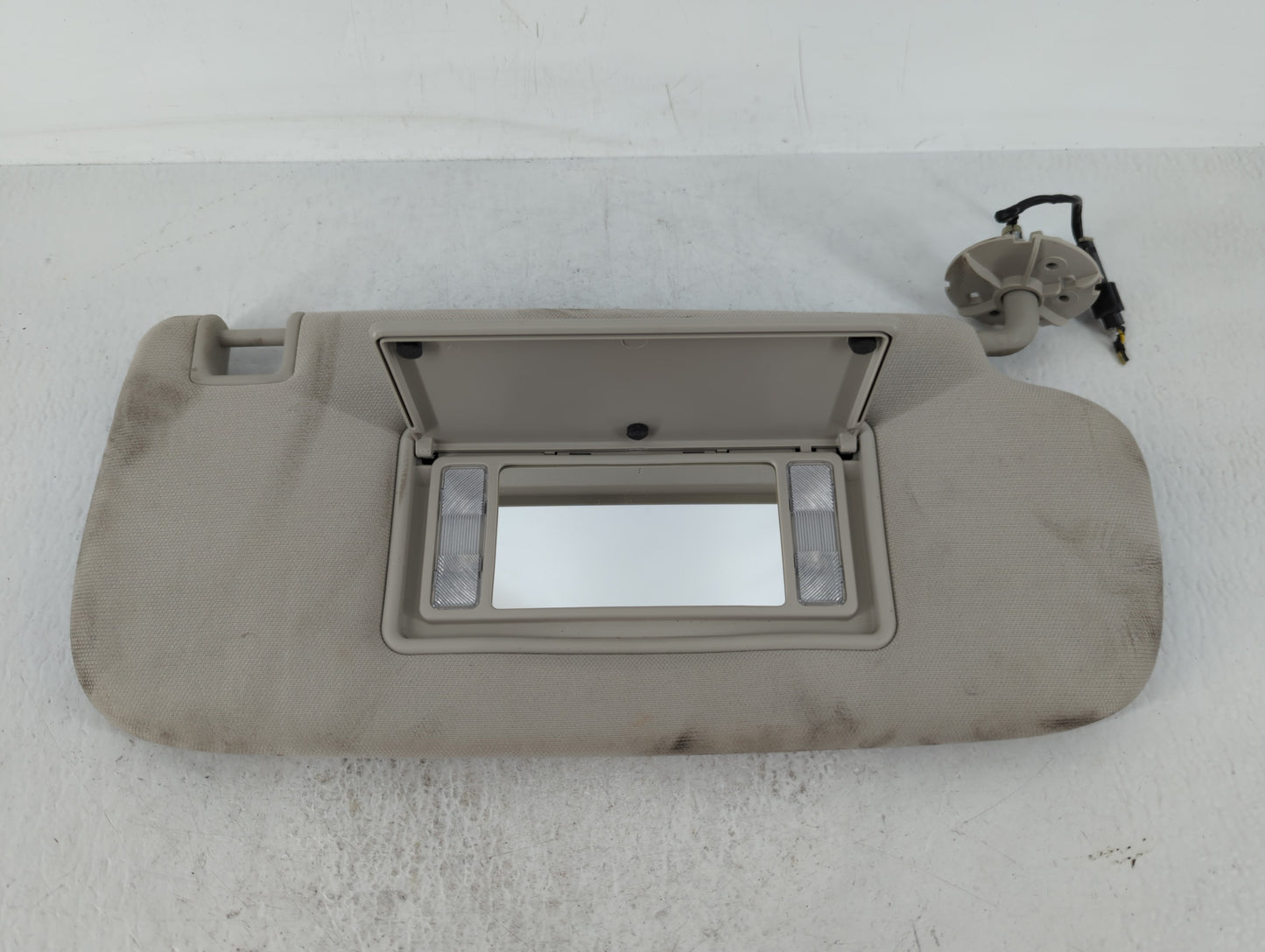 2011-2013 Jeep Grand Cherokee Sun Visor Shade Replacement Passenger Right Mirror Fits OEM Used Auto Parts - Oemusedautoparts