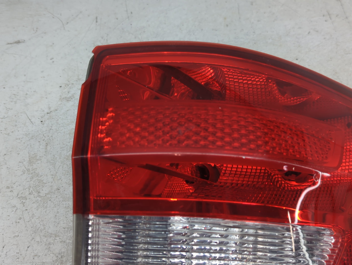 2013 Jeep Grand Cherokee Tail Light Assembly Passenger Right OEM Fits OEM Used Auto Parts - Oemusedautoparts1.com