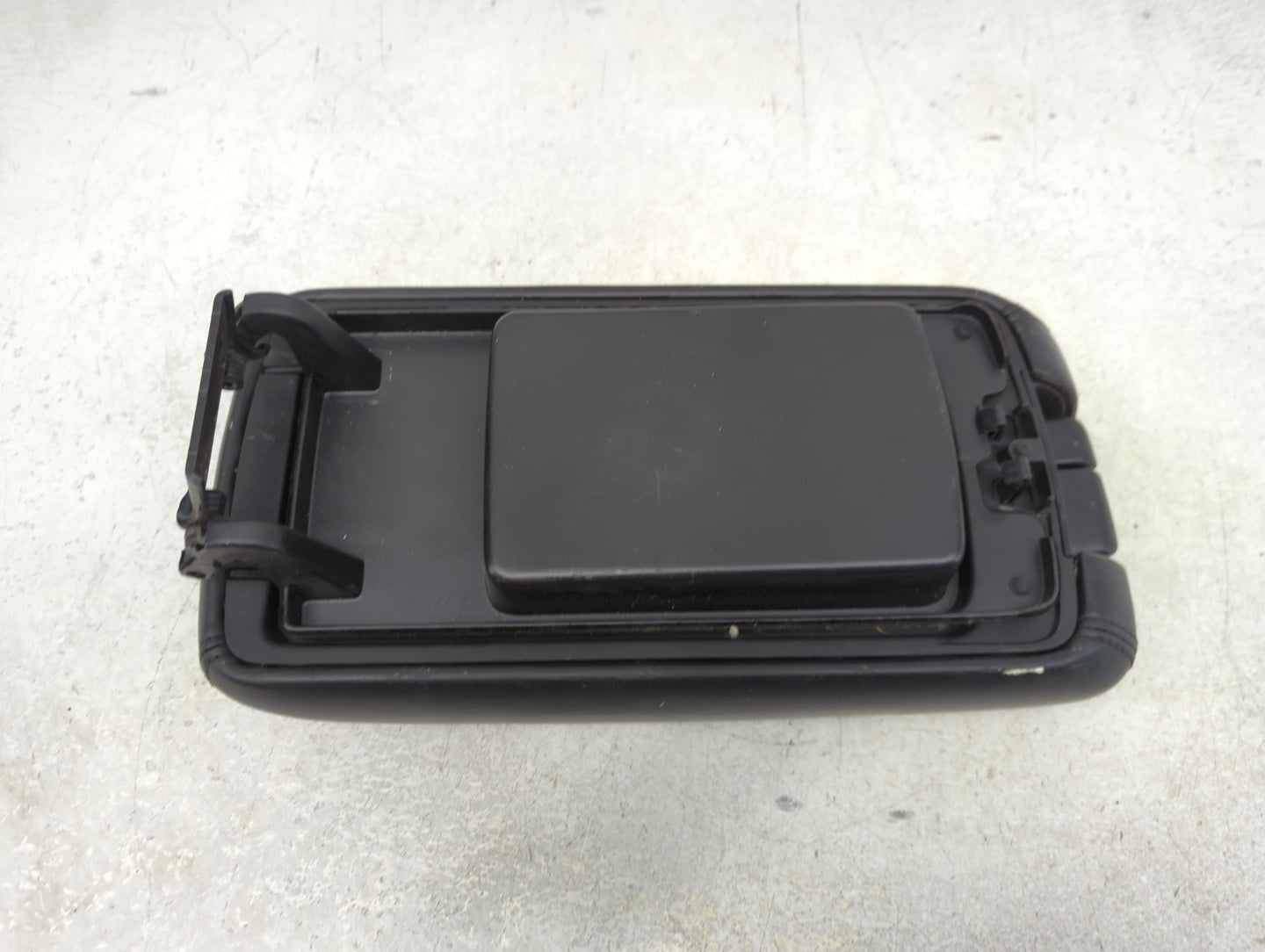 2011-2022 Jeep Grand Cherokee Center Console Armrest Cover Lid Fits Fits 2011 2012 2013 2014 2015 2022 OEM Used Auto Parts -