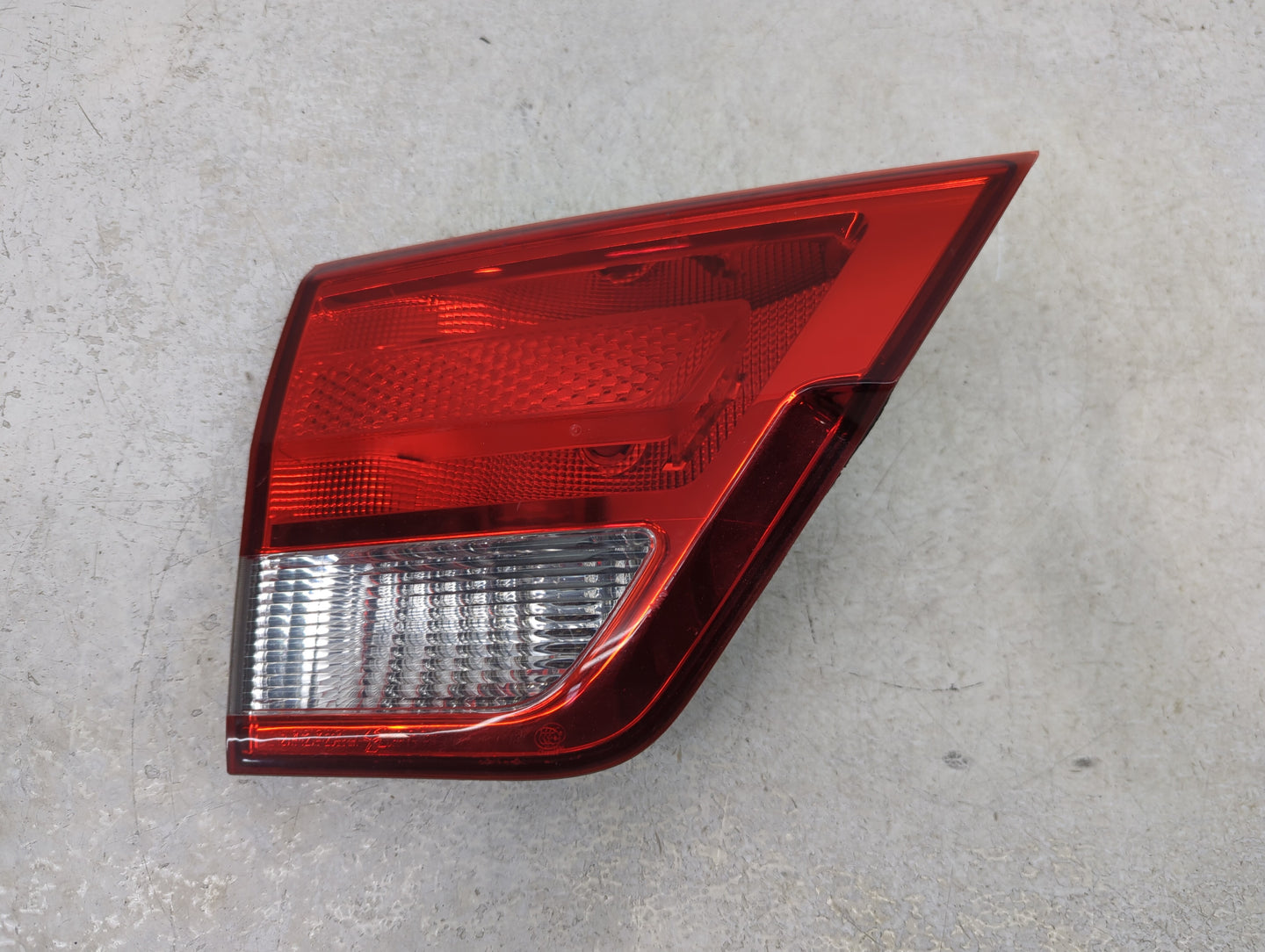 2013 Jeep Grand Cherokee Driver Left Side Deck Lid Mounted Tail Light - Oemusedautoparts1.com