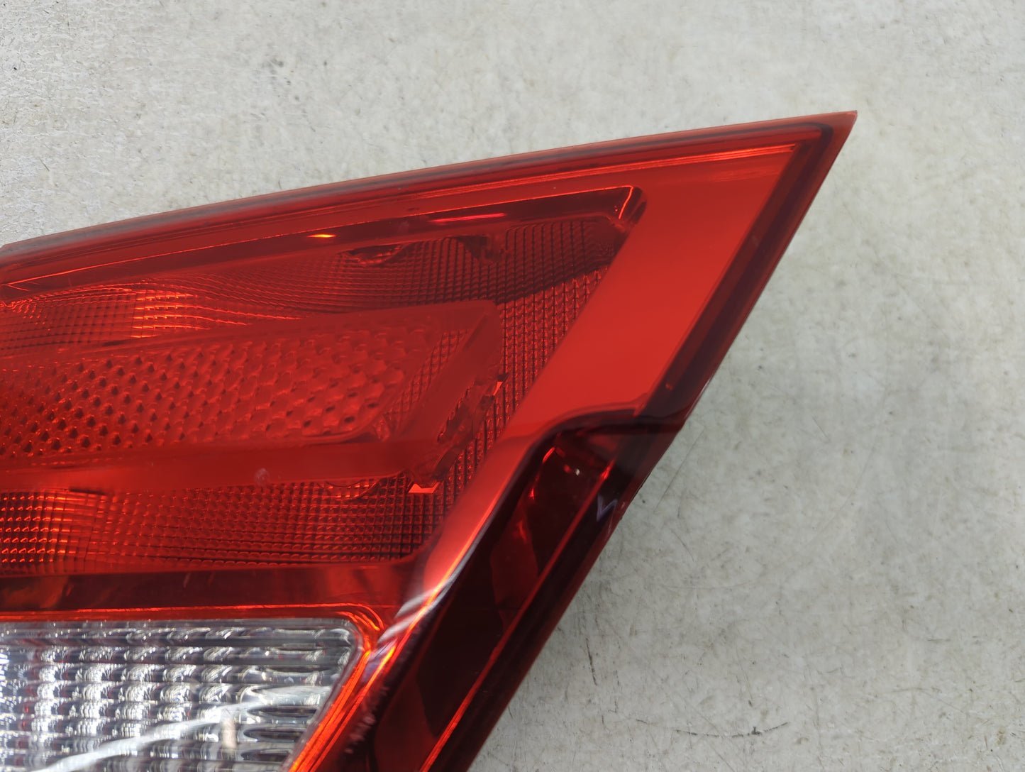 2013 Jeep Grand Cherokee Driver Left Side Deck Lid Mounted Tail Light - Oemusedautoparts1.com