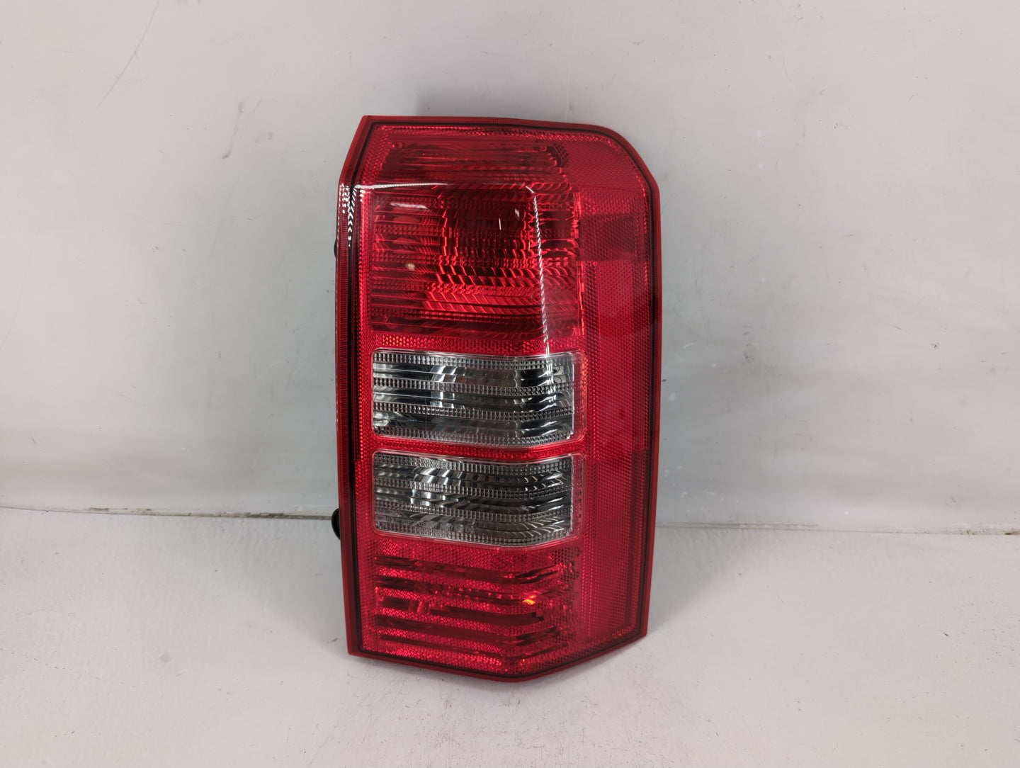 2008-2017 Jeep Patriot Tail Light Assembly Passenger Right OEM P/N:400378 Fits OEM Used Auto Parts - Oemusedautoparts1.com