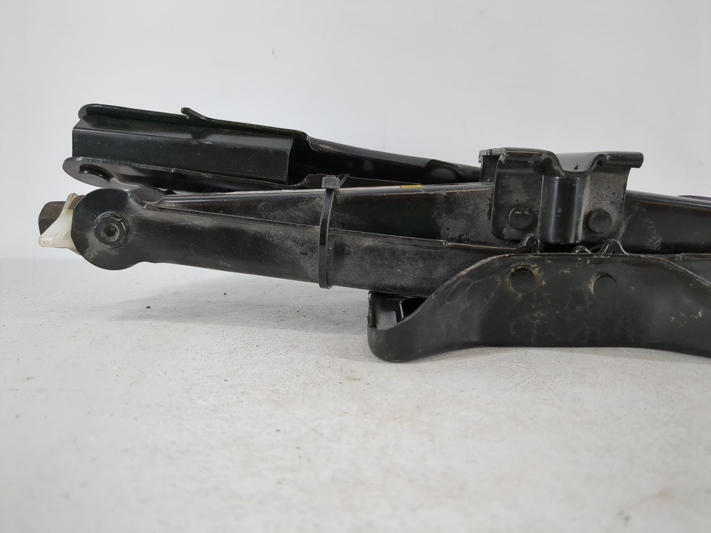 2013 Jeep Patriot Spare Scissor Car Jack 1120622 - Oemusedautoparts1.com