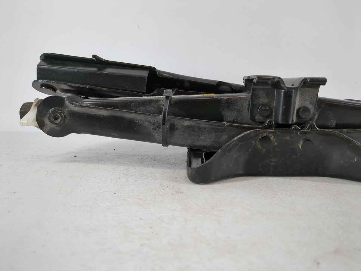 2013 Jeep Patriot Spare Scissor Car Jack 1120622 - Oemusedautoparts1.com