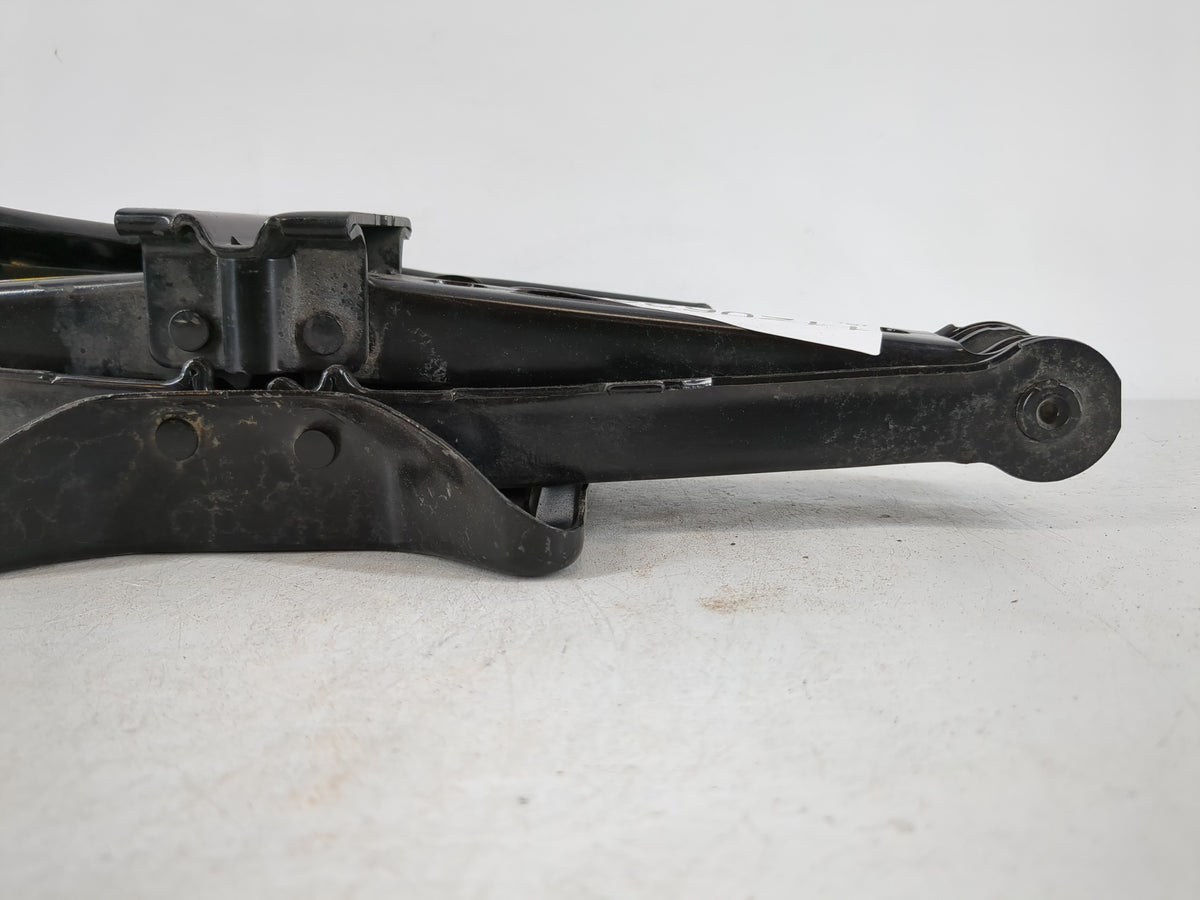 2013 Jeep Patriot Spare Scissor Car Jack 1120622 - Oemusedautoparts1.com