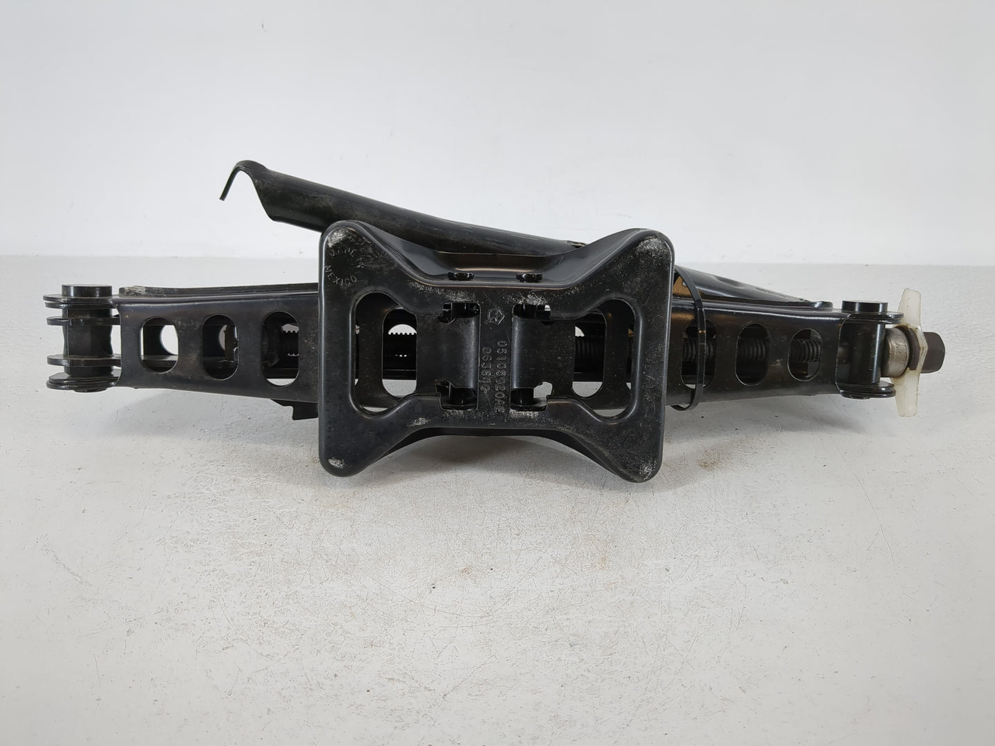 2013 Jeep Patriot Spare Scissor Car Jack - Oemusedautoparts1.com