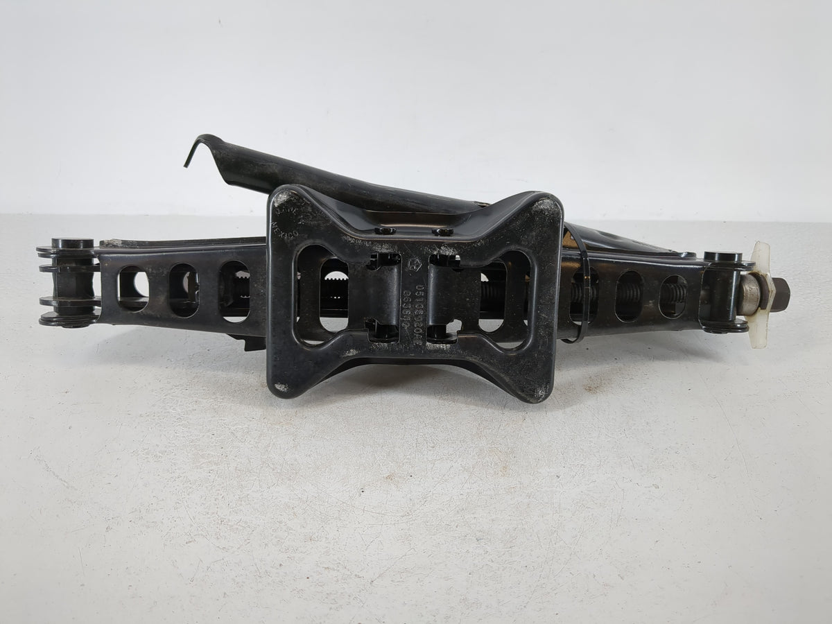 2013 Jeep Patriot Spare Scissor Car Jack 1120622 - Oemusedautoparts1.com