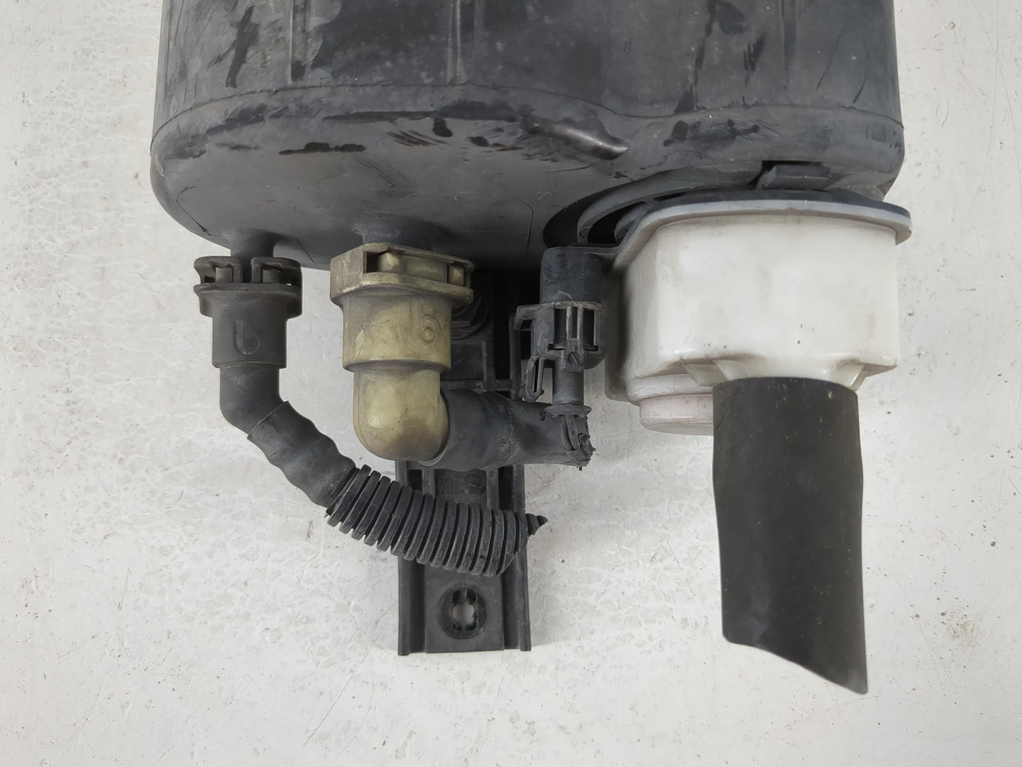 2013 Jeep Patriot Fuel Vapor Charcoal Canister - Oemusedautoparts1.com