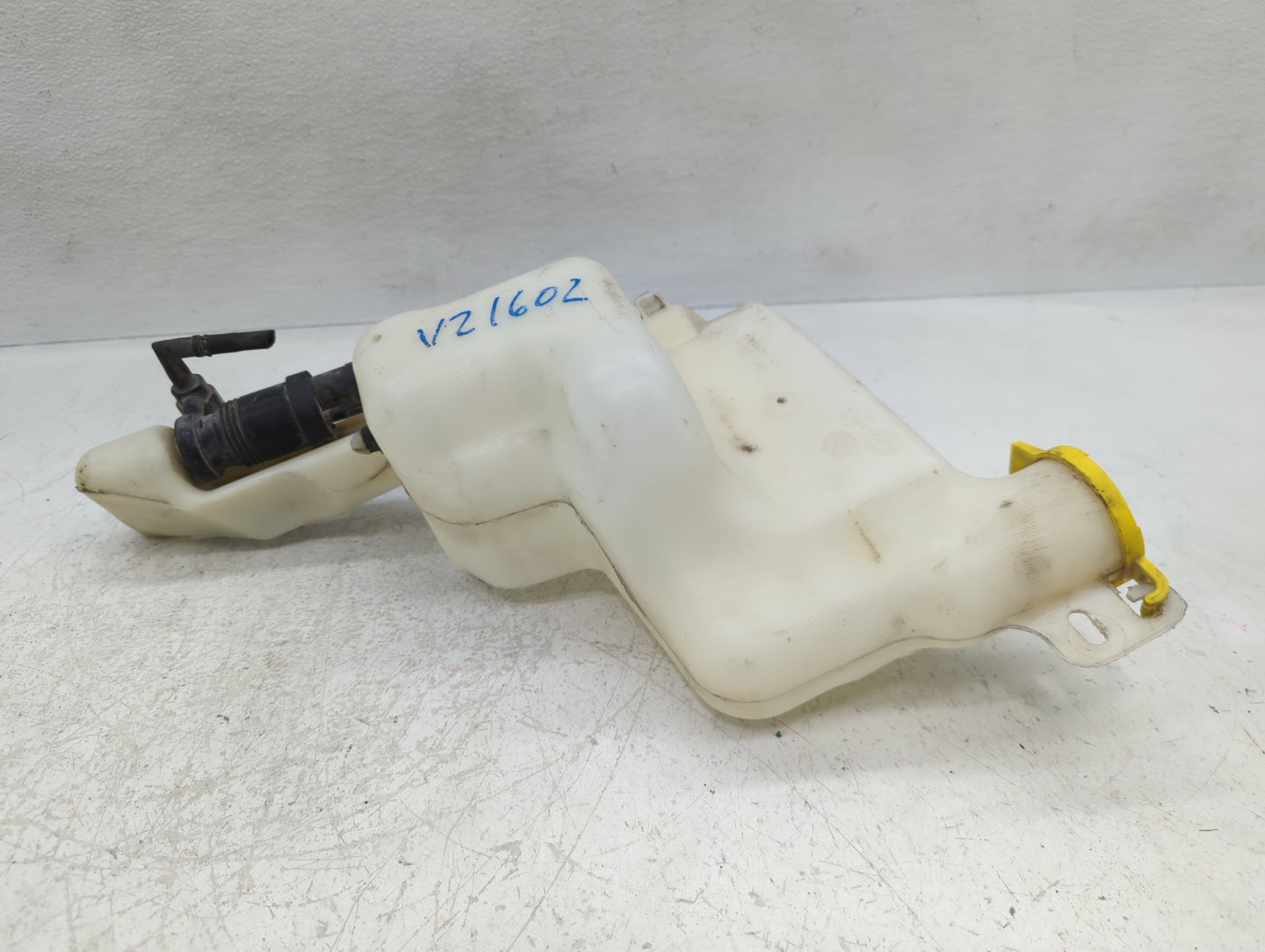 2007-2017 Jeep Patriot Windshield Washer Fluid Reservoir Bottle Oem - Oemusedautoparts1.com