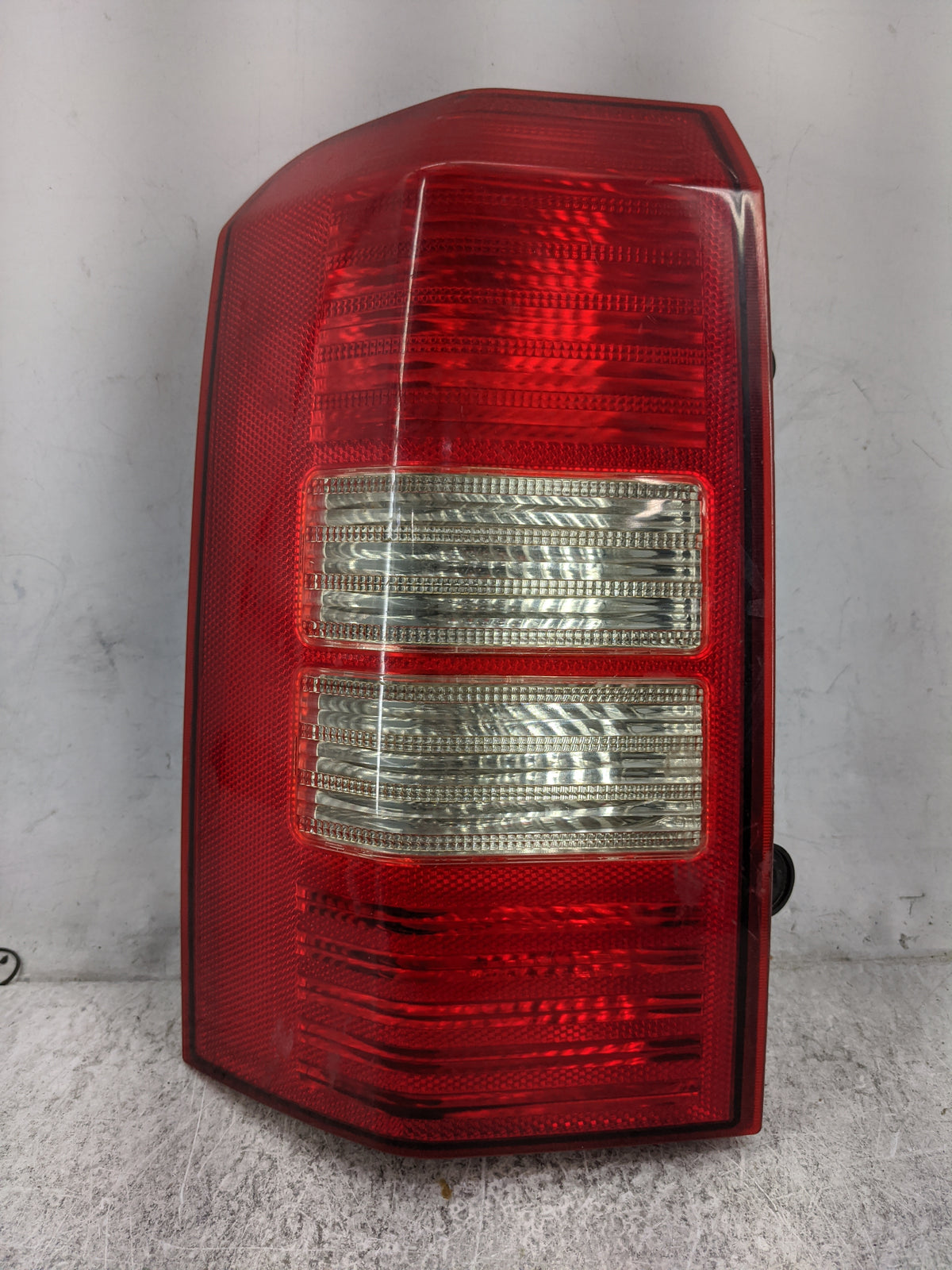 2008-2017 Jeep Patriot Tail Light Assembly Passenger Right OEM Fits Fits 2008 2009 2010 2011 2012 2013 2014 2015 2016 2017 O
