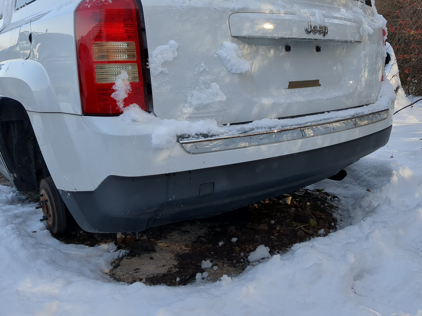 2011-2017 Jeep Patriot Rear Bumper Assembly Oem 1250338 - Oemusedautoparts1.com