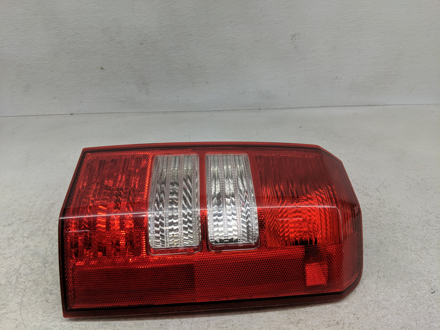 2008-2017 Jeep Patriot Tail Light Assembly Passenger Right OEM Fits Fits 2008 2009 2010 2011 2012 2013 2014 2015 2016 2017 O