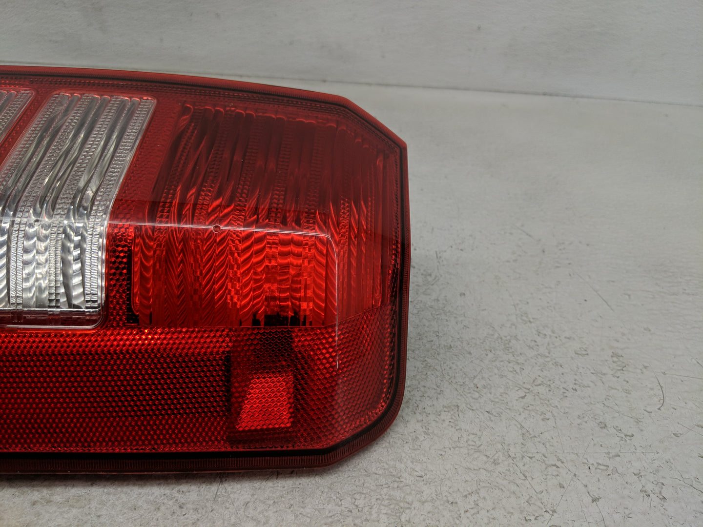 2008-2017 Jeep Patriot Tail Light Assembly Passenger Right OEM Fits Fits 2008 2009 2010 2011 2012 2013 2014 2015 2016 2017 O