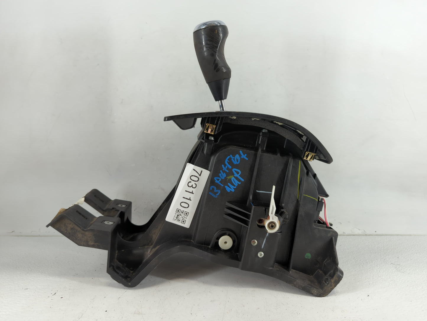 2013 Jeep Patriot Floor Console Assembly Shifter - Oemusedautoparts1.com