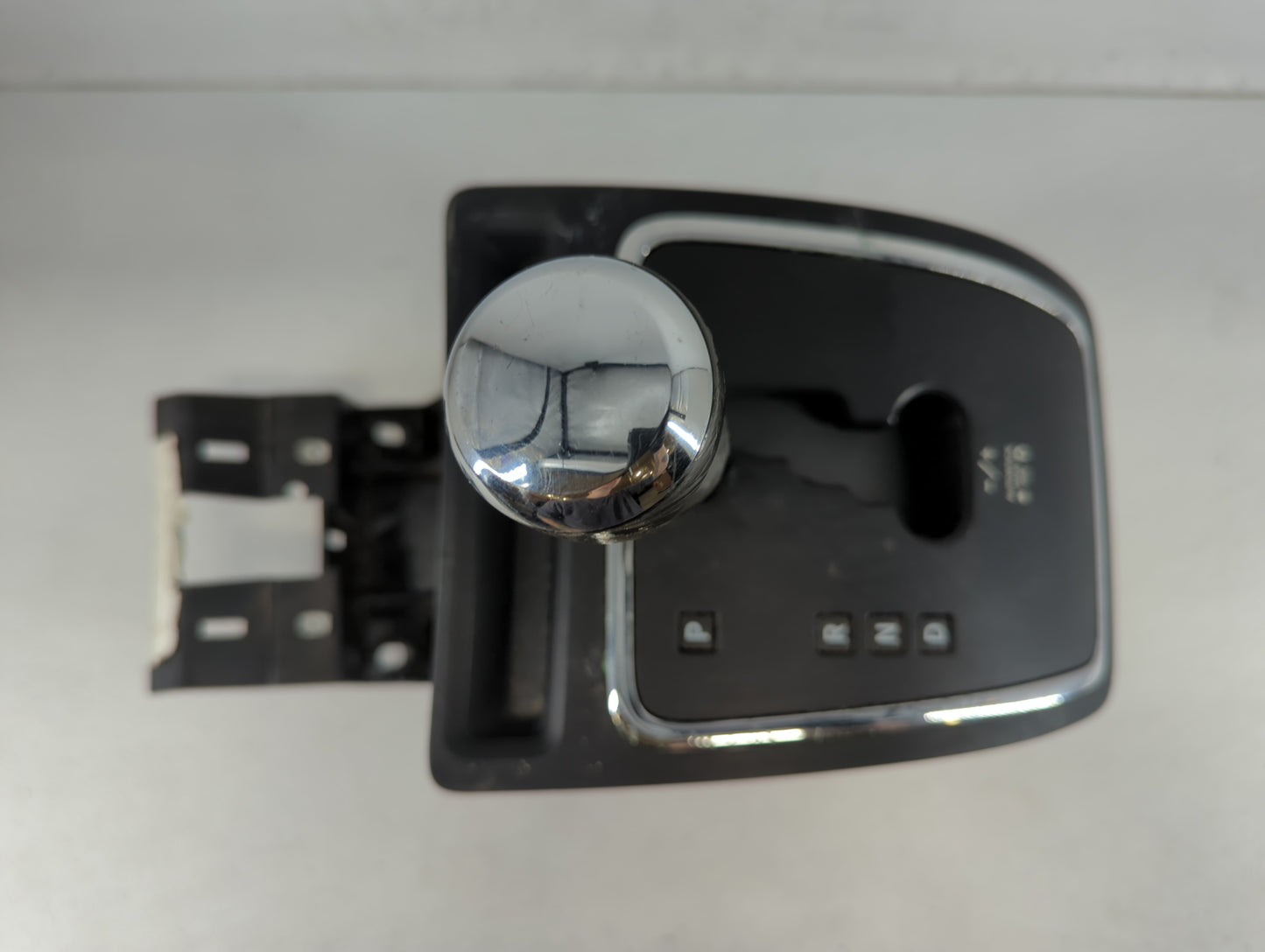 2013 Jeep Patriot Floor Console Assembly Shifter - Oemusedautoparts1.com