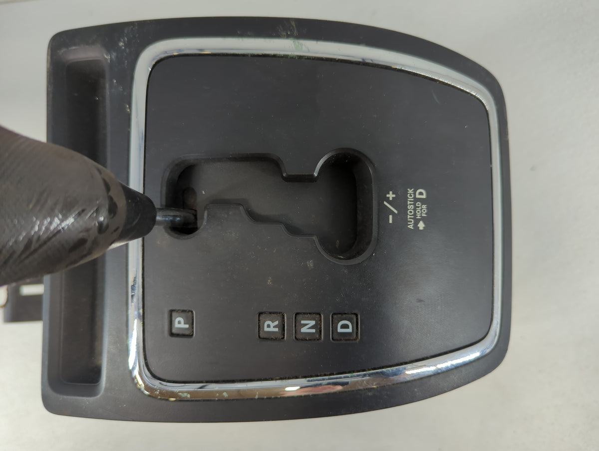 2013 Jeep Patriot Floor Console Assembly Shifter - Oemusedautoparts1.com
