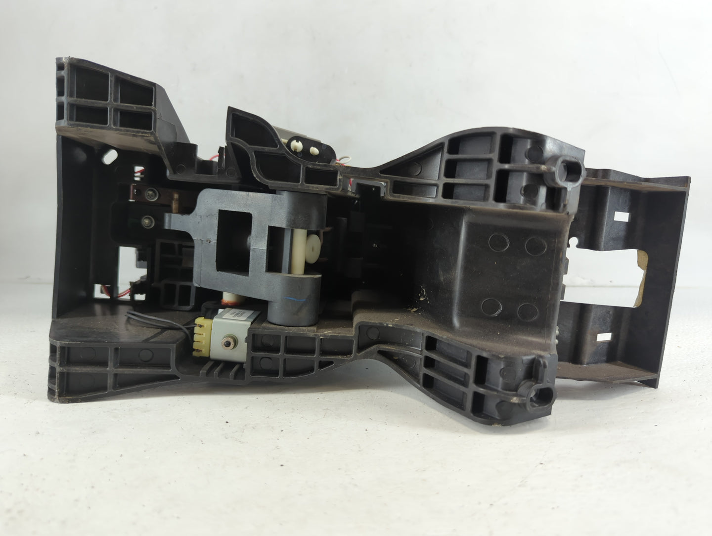 2013 Jeep Patriot Floor Console Assembly Shifter - Oemusedautoparts1.com