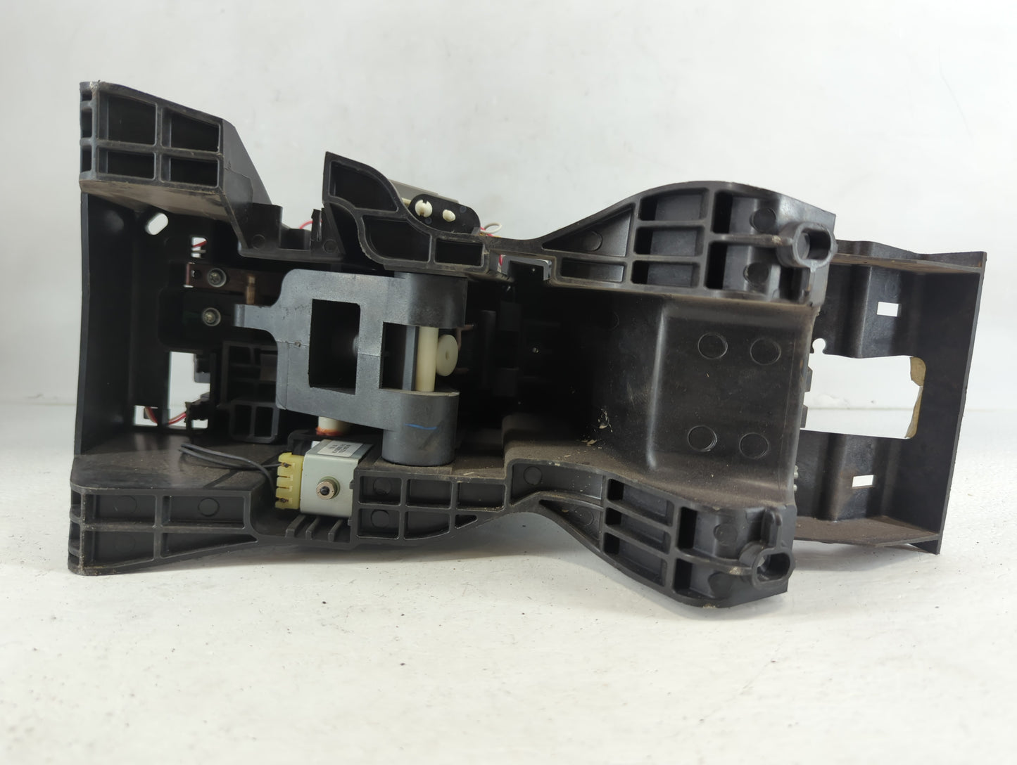 2013 Jeep Patriot Floor Console Assembly Shifter - Oemusedautoparts1.com