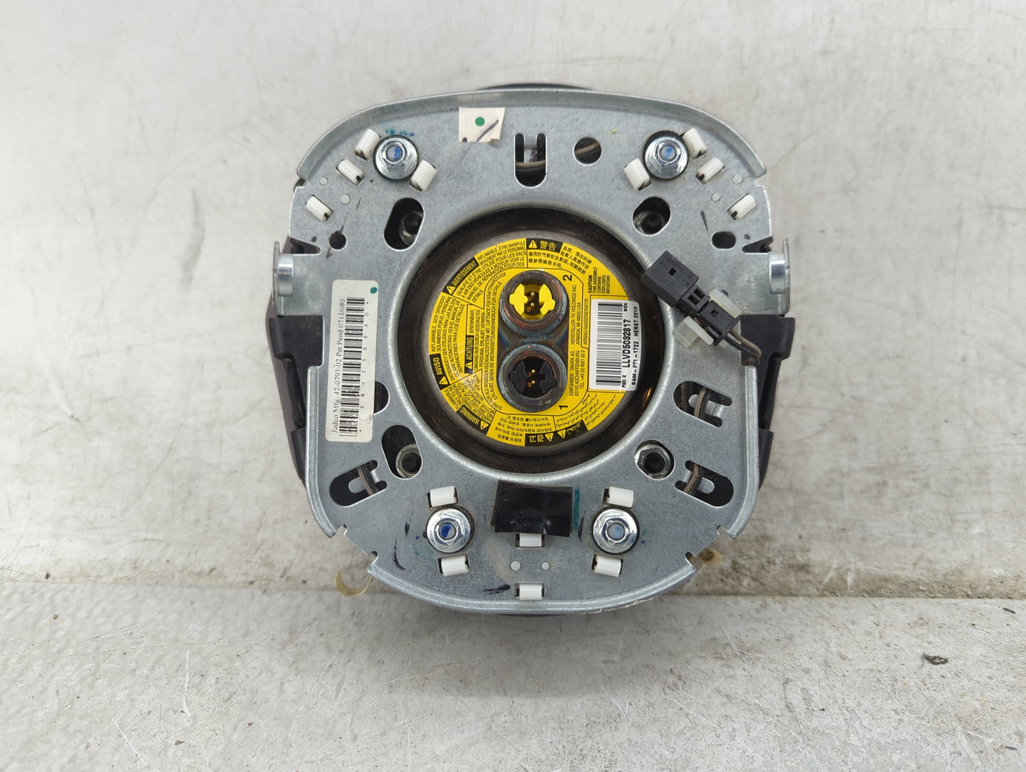 2013 Jeep Wrangler Air Bag Driver Left Steering Wheel Mounted Black - Oemusedautoparts1.com