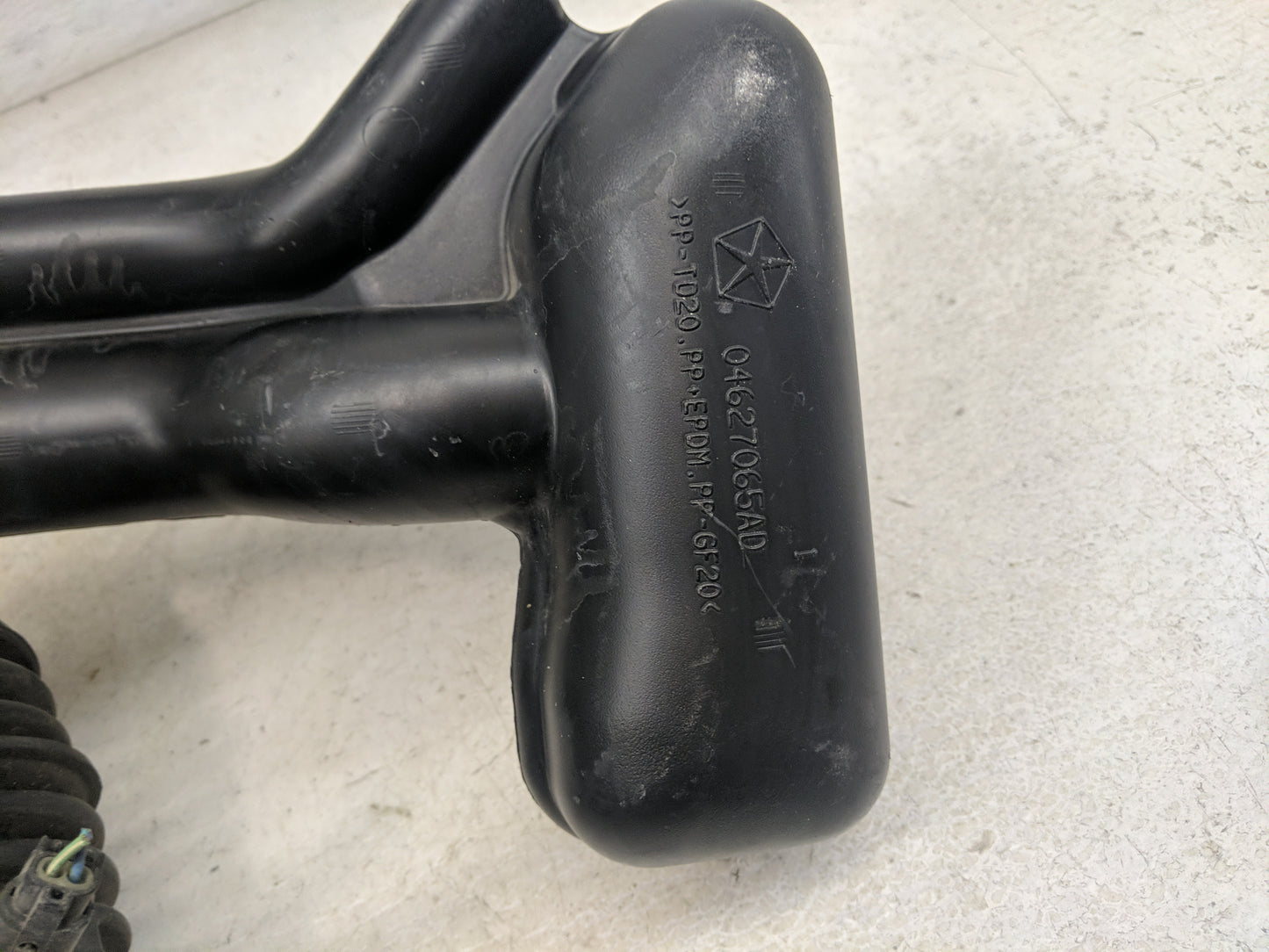 2012-2018 Jeep Wrangler Air Cleaner Intake-duct Hose Tube 1464738 - Oemusedautoparts1.com