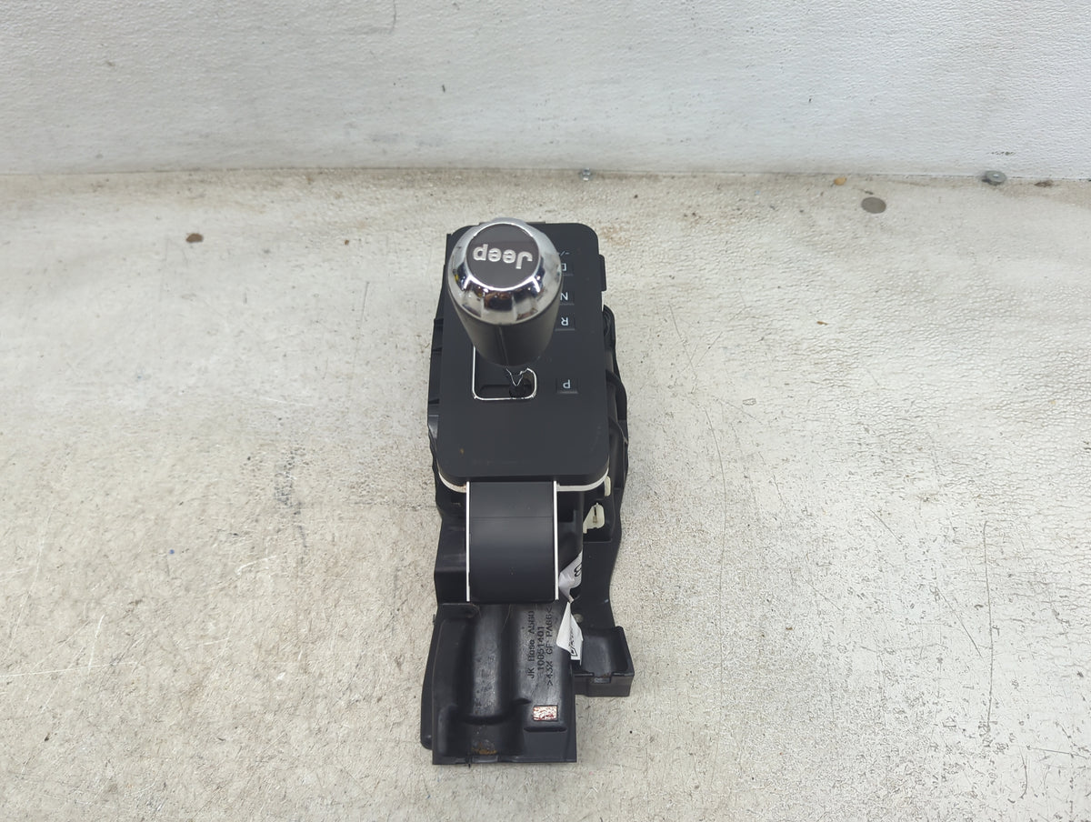 2013 Jeep Wrangler Floor Console Assembly Shifter 1480347 - Oemusedautoparts1.com