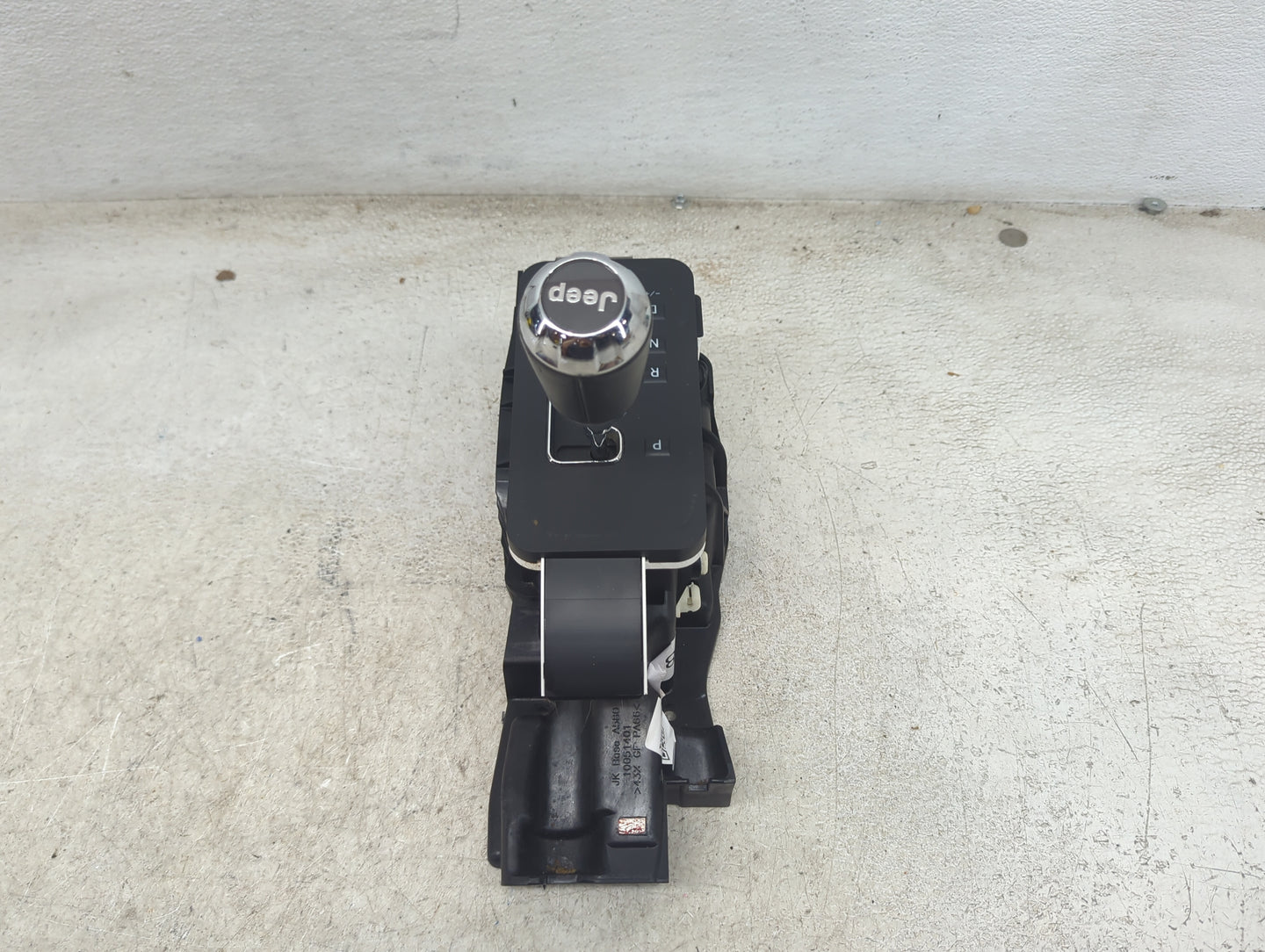 2013 Jeep Wrangler Floor Console Assembly Shifter - Oemusedautoparts1.com