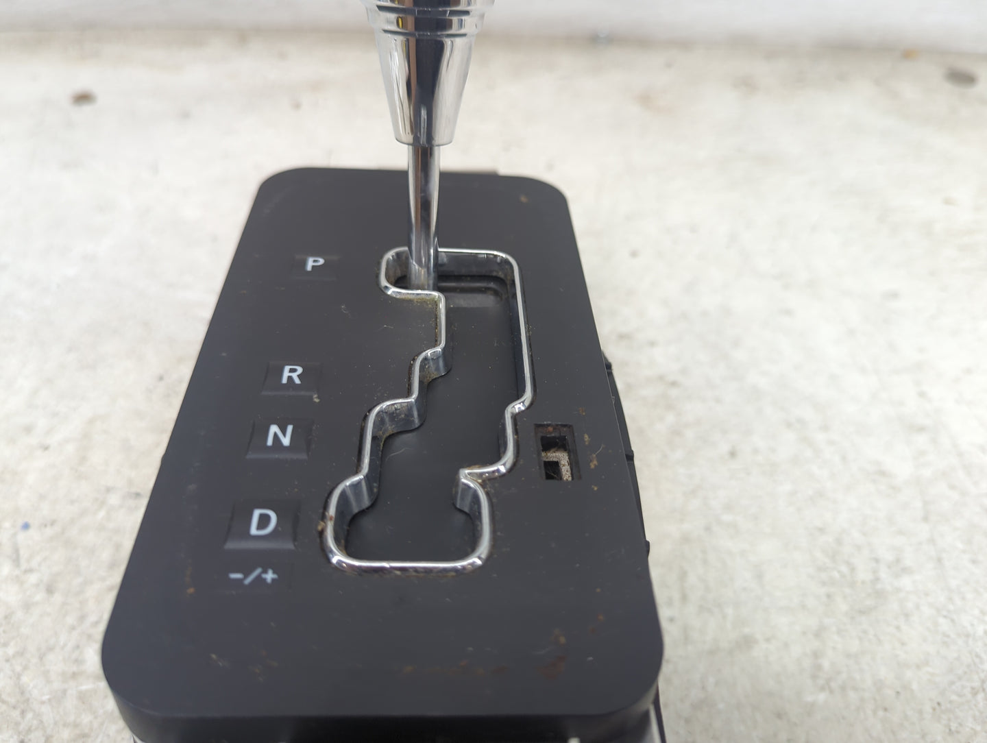 2013 Jeep Wrangler Floor Console Assembly Shifter - Oemusedautoparts1.com