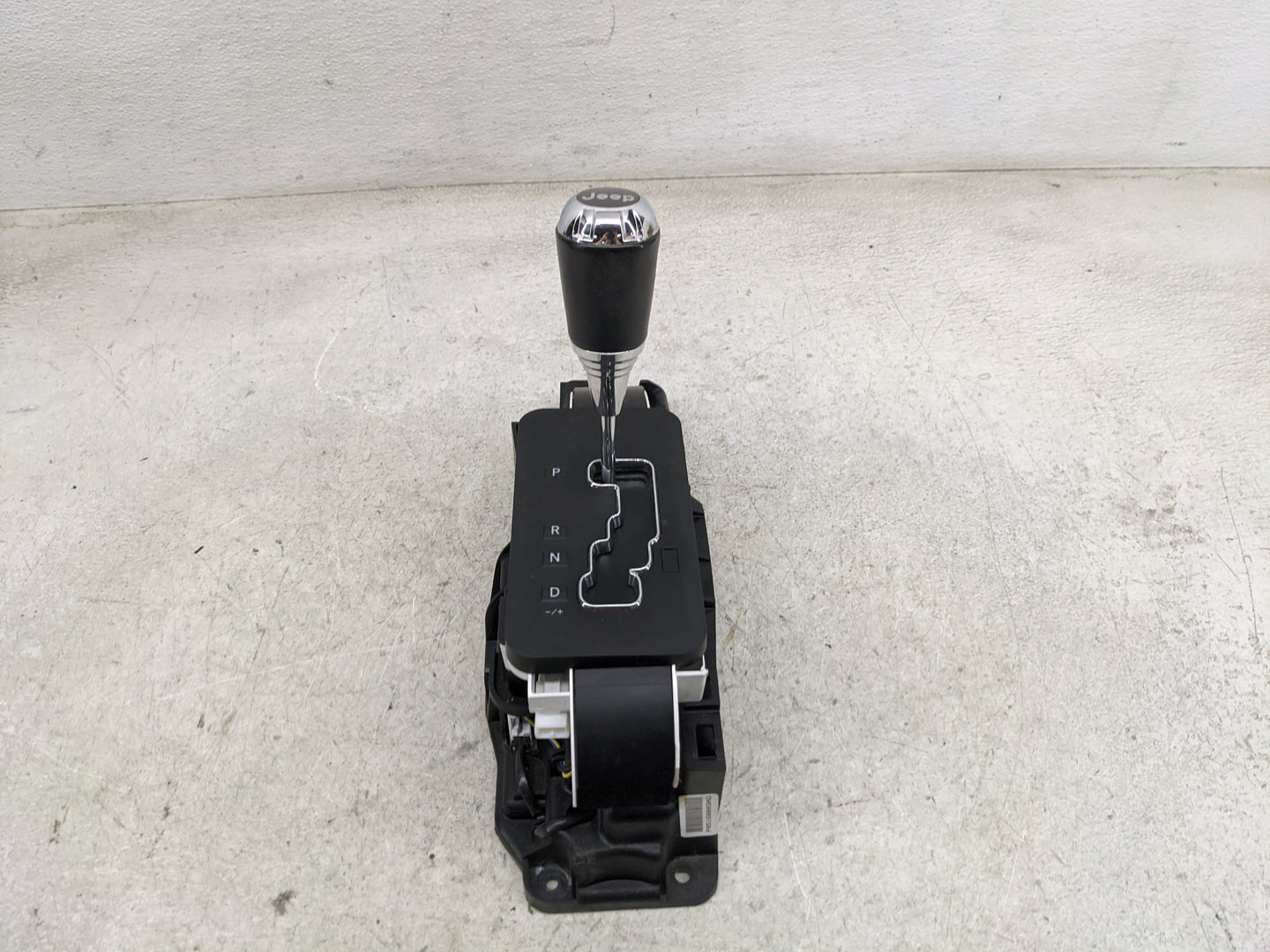 2013 Jeep Wrangler Floor Console Assembly Shifter Black - Oemusedautoparts1.com