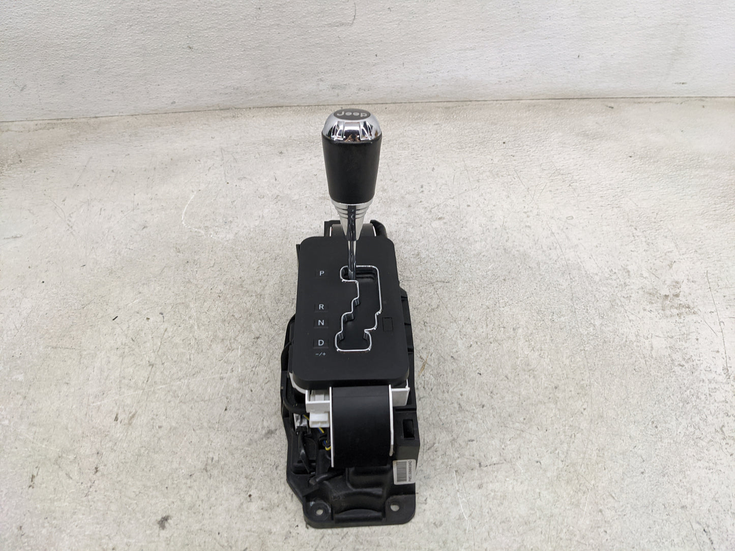 2013 Jeep Wrangler Floor Console Assembly Shifter Black - Oemusedautoparts1.com