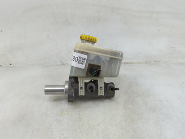 2009-2018 Jeep Wrangler Brake Master Cylinder 1490180 - Oemusedautoparts1.com