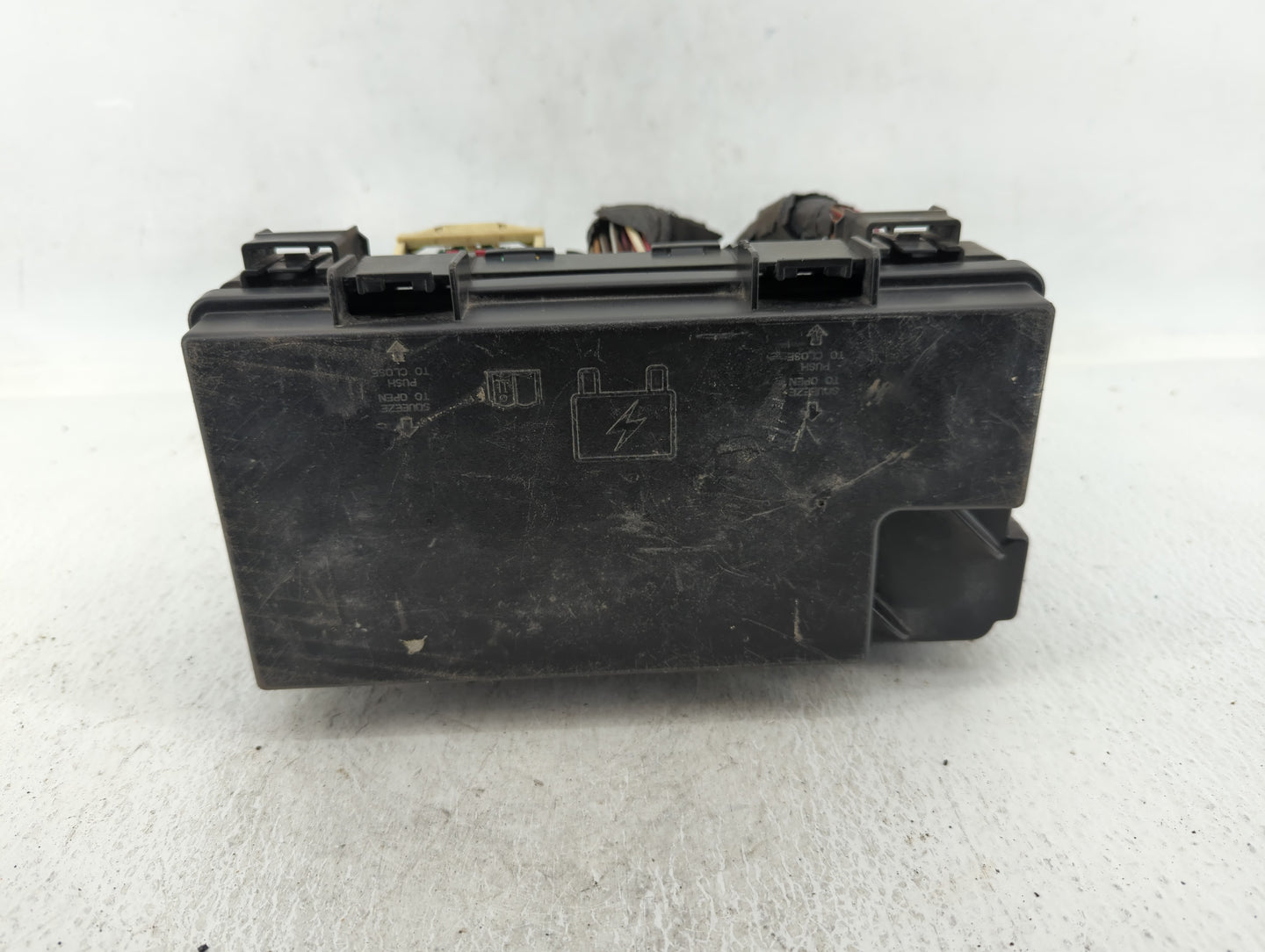 Jeep Wrangler Chassis Control Module Ccm Bcm Body Control - Oemusedautoparts1.com
