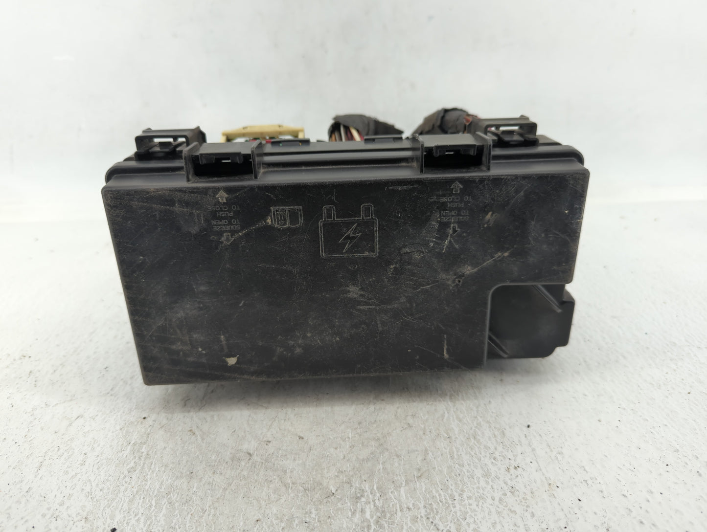 Jeep Wrangler Chassis Control Module Ccm Bcm Body Control - Oemusedautoparts1.com