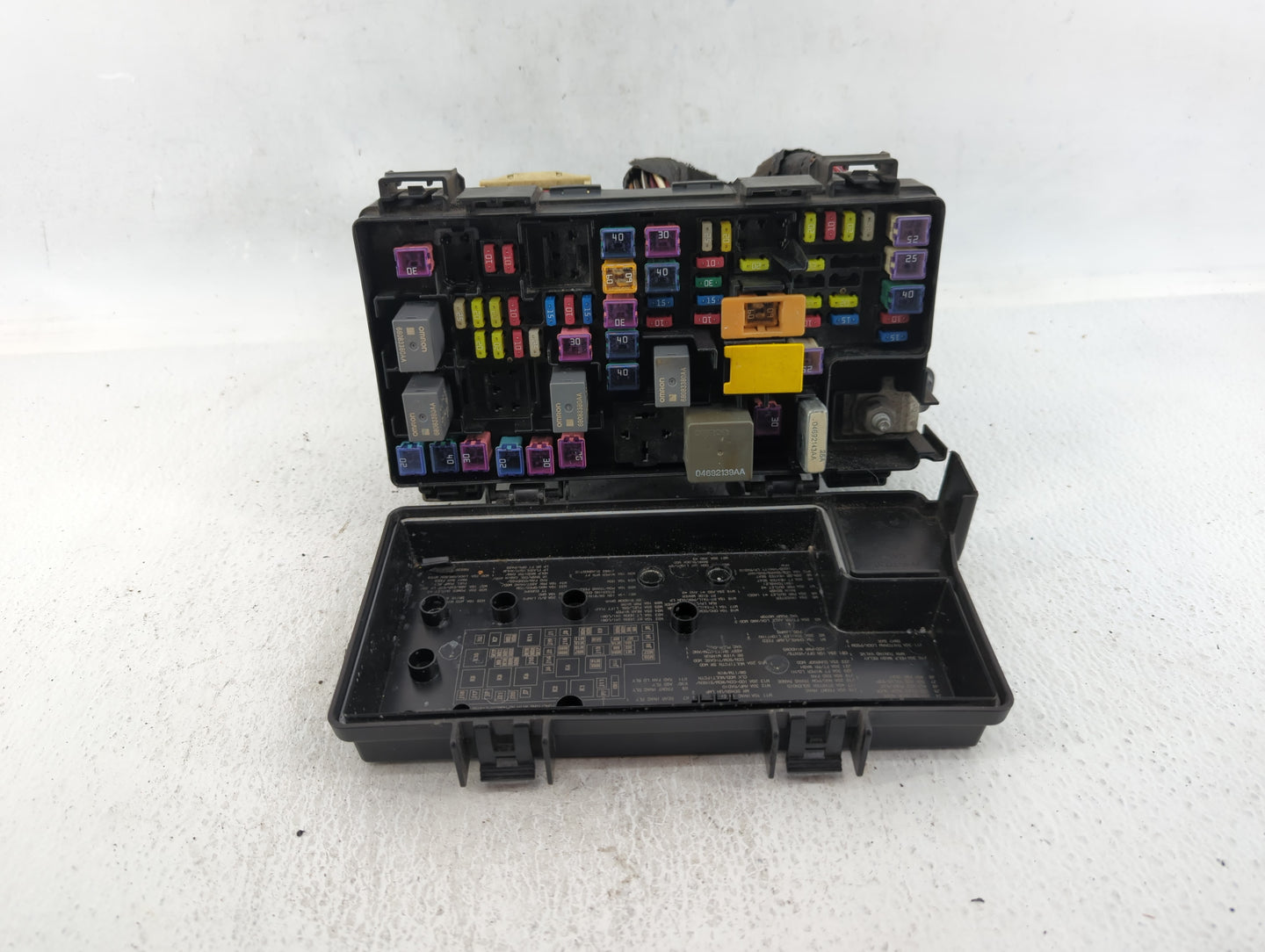 Jeep Wrangler Chassis Control Module Ccm Bcm Body Control - Oemusedautoparts1.com