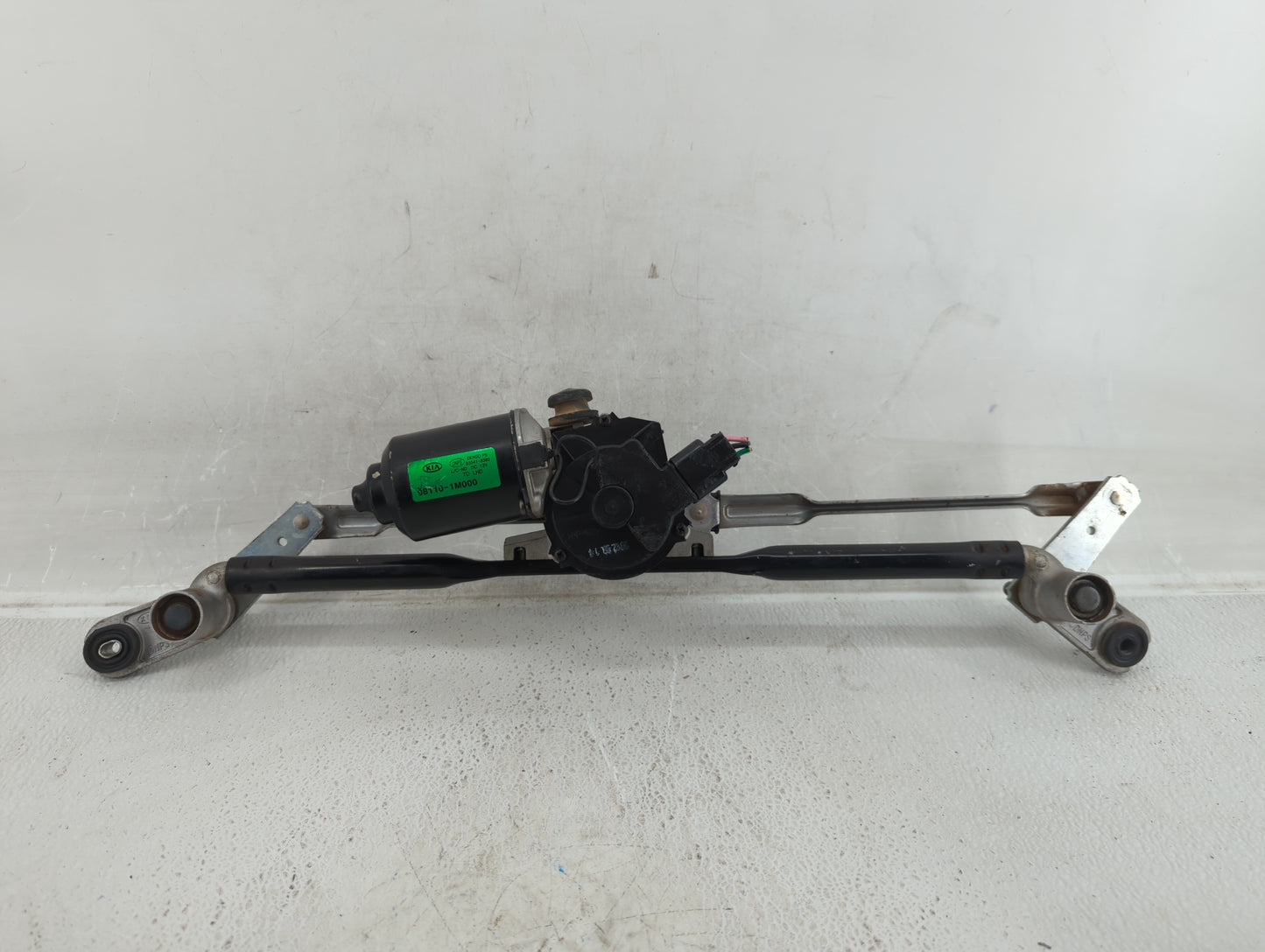 2010-2013 Kia Forte Front Windshield Wiper Motor P/N:98110-1M000 Fits Fits 2010 2011 2012 2013 OEM Used Auto Parts - Oemused