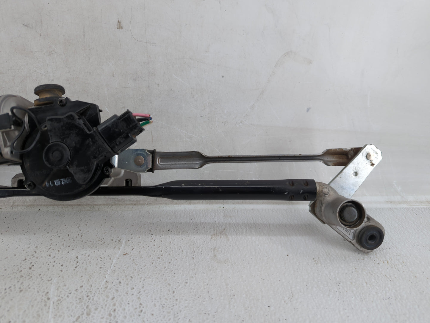 2010-2013 Kia Forte Front Windshield Wiper Motor P/N:98110-1M000 Fits Fits 2010 2011 2012 2013 OEM Used Auto Parts - Oemused