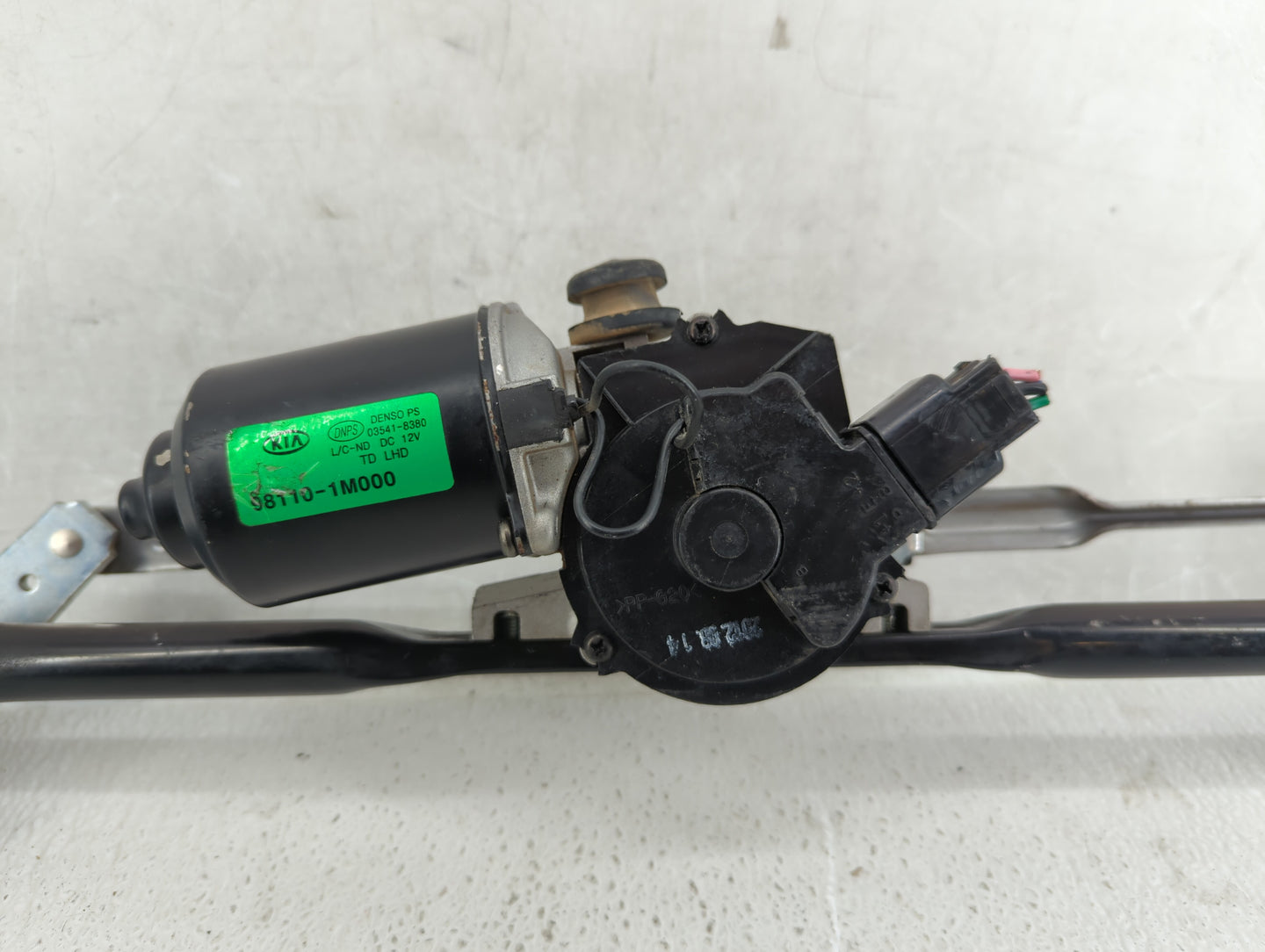 2010-2013 Kia Forte Front Windshield Wiper Motor P/N:98110-1M000 Fits Fits 2010 2011 2012 2013 OEM Used Auto Parts - Oemused