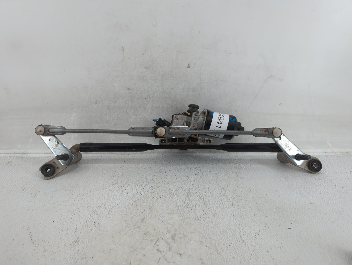 2010-2013 Kia Forte Front Windshield Wiper Motor P/N:98110-1M000 Fits Fits 2010 2011 2012 2013 OEM Used Auto Parts - Oemused