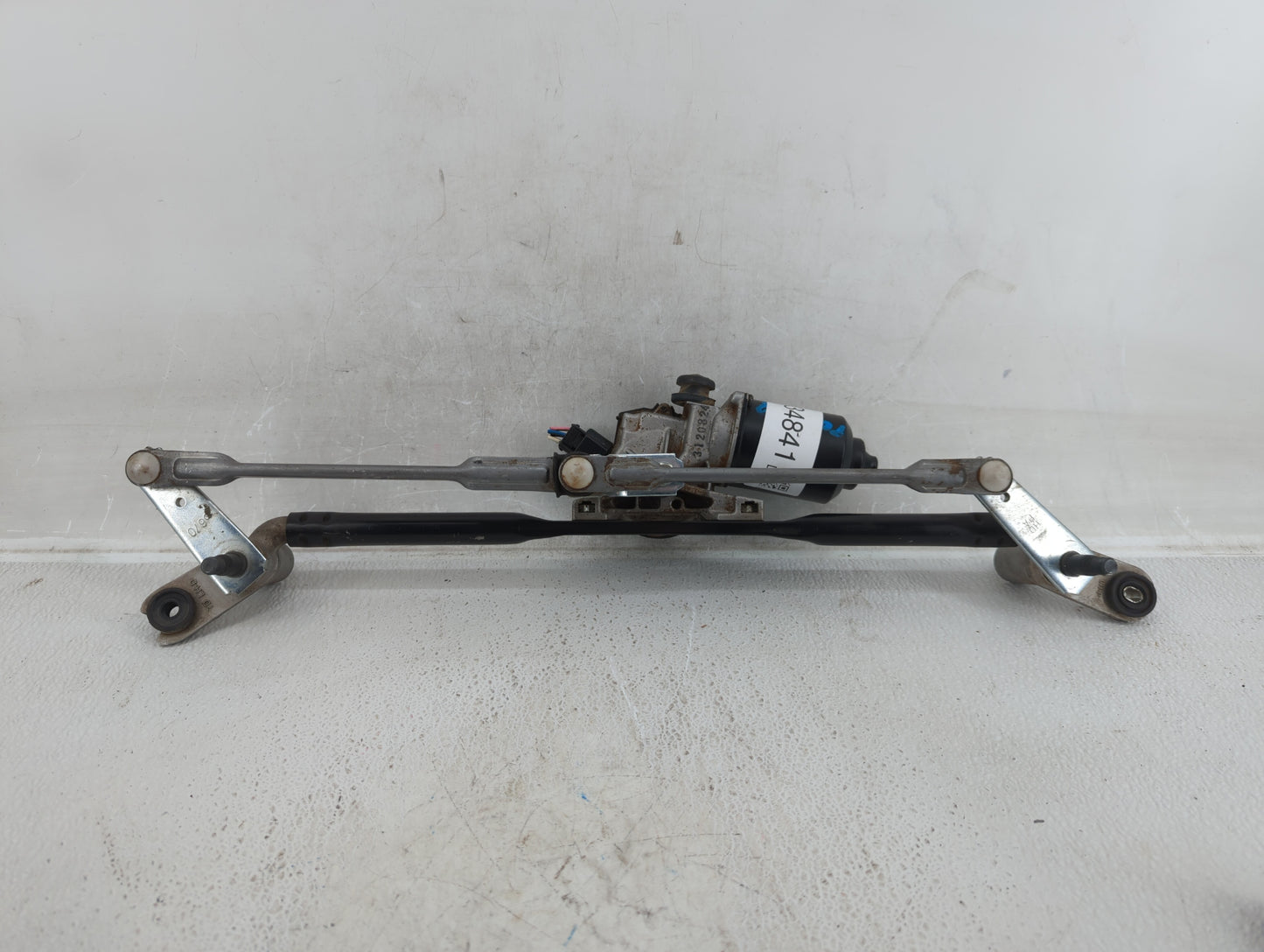 2010-2013 Kia Forte Front Windshield Wiper Motor P/N:98110-1M000 Fits Fits 2010 2011 2012 2013 OEM Used Auto Parts - Oemused